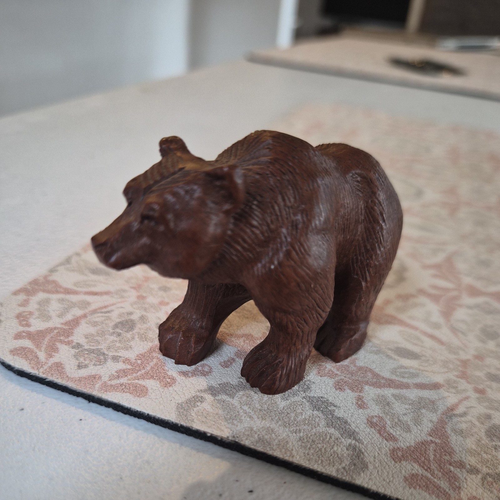 Vintage Red Mill Mfg Carved Brown Grizzly Bear Figurine Pecan Resin 1993