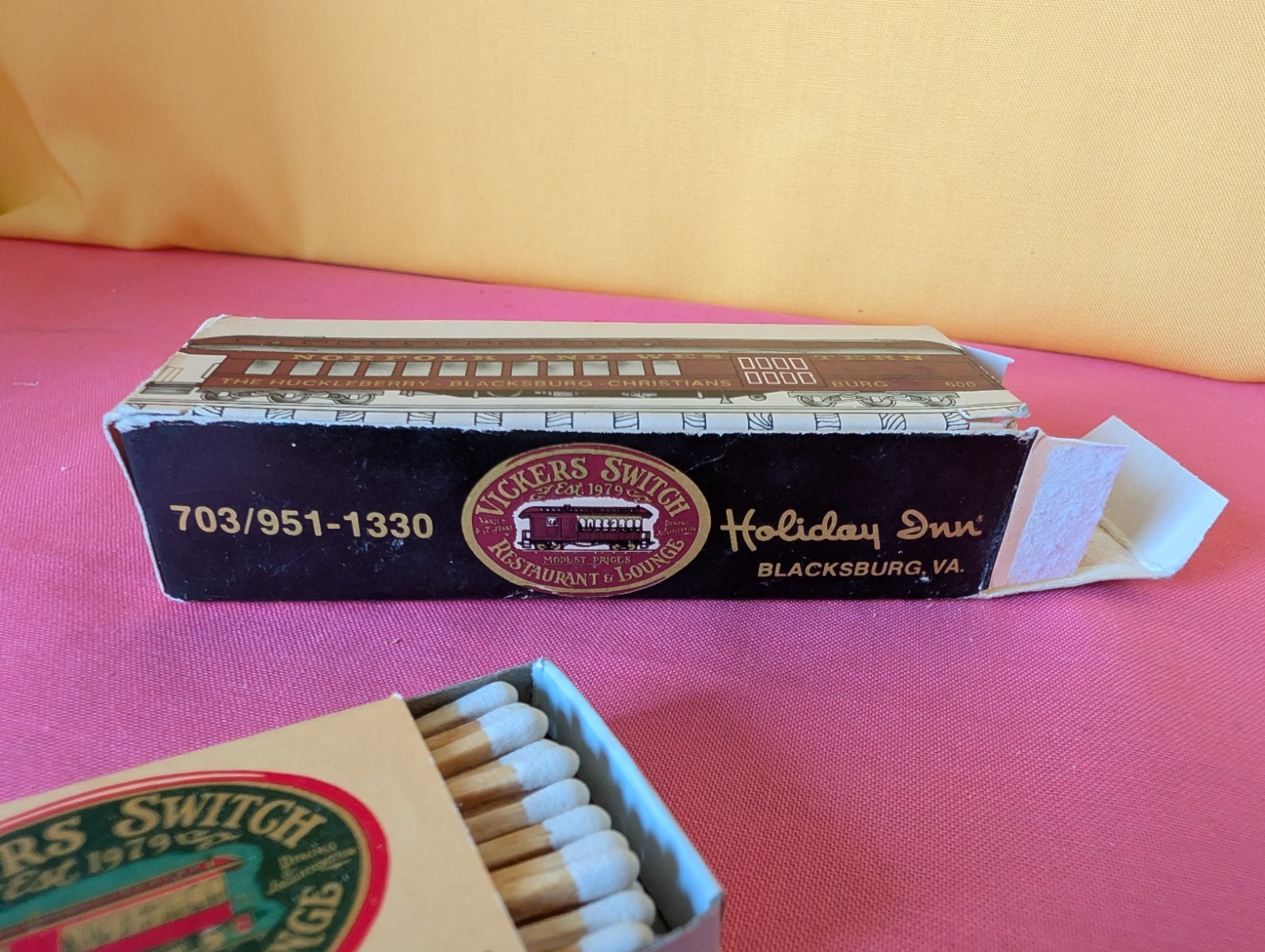 Holiday Inn Blacksburg VA Hucklebrrry Restaurant Matchbooks (4) w/ Sleeve N&W