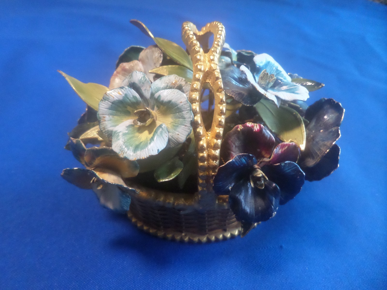 VINTAGE JANE HUTCHESON FLORAL ENAMEL BASKET