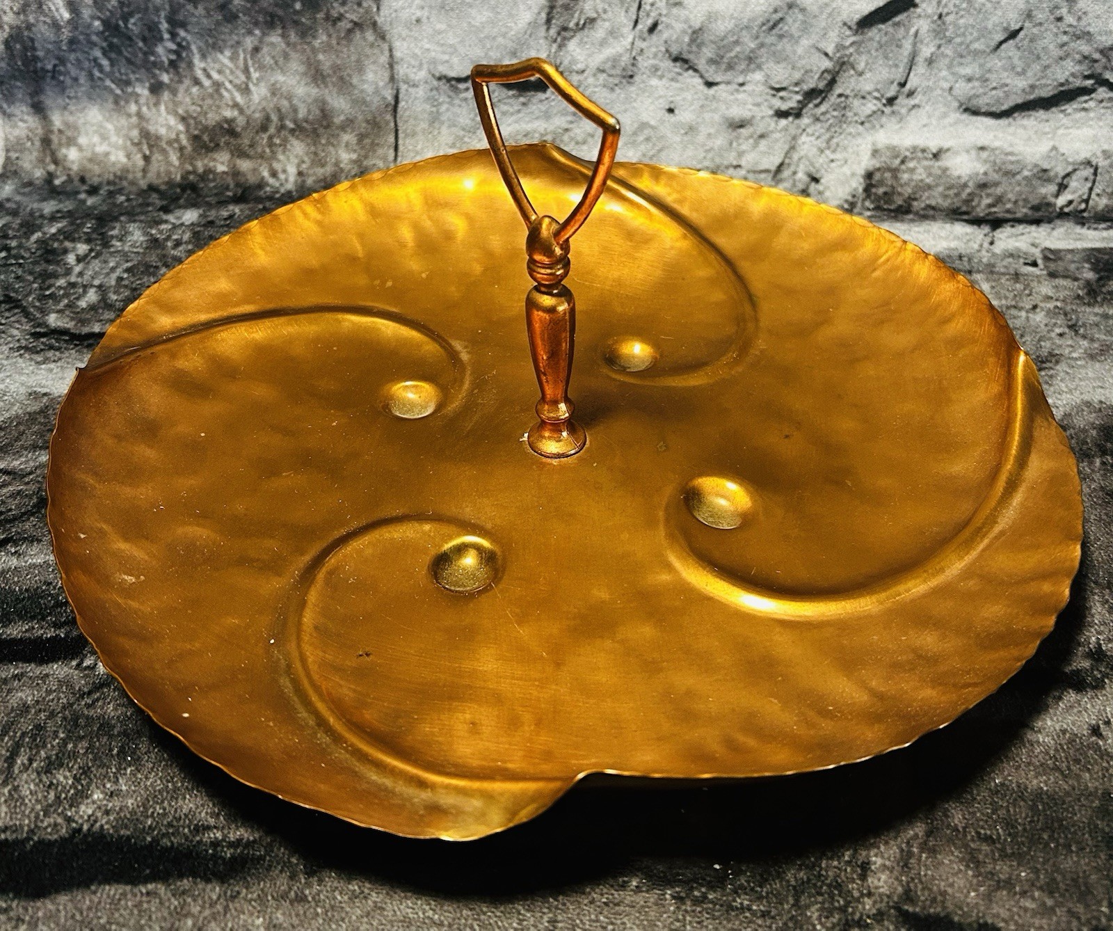 12” Gregorian Copper Hand Hammered Tray w/Handle Made in USA Vintage Scalloped