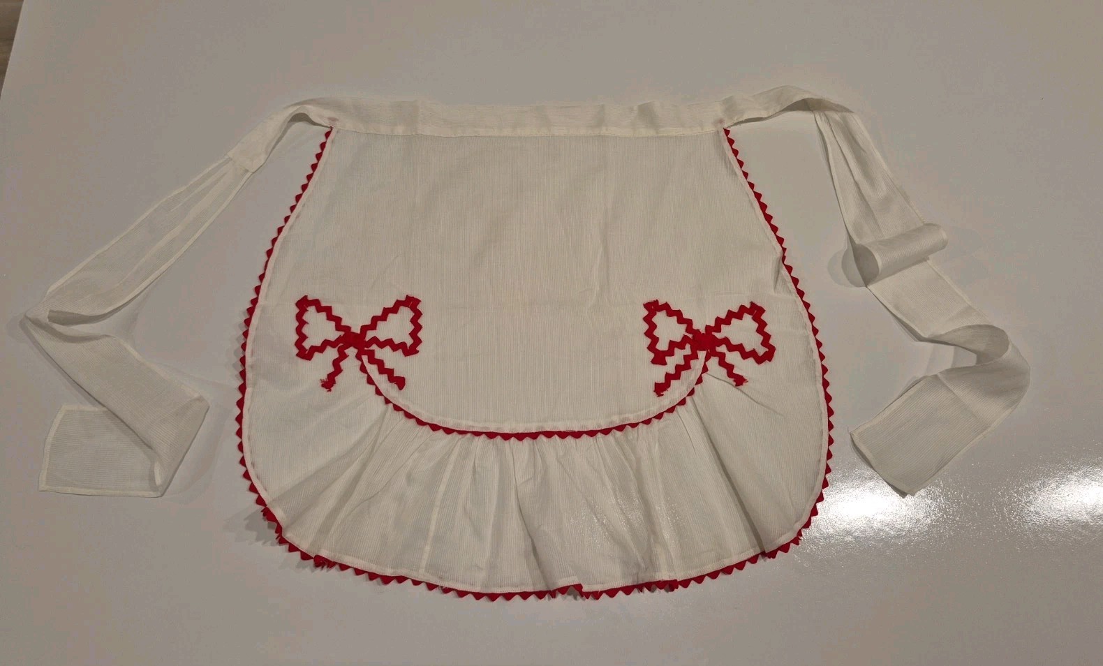 Vtg White Half Apron Red Rick Rack Woman Small Or Child Gathered Flirty