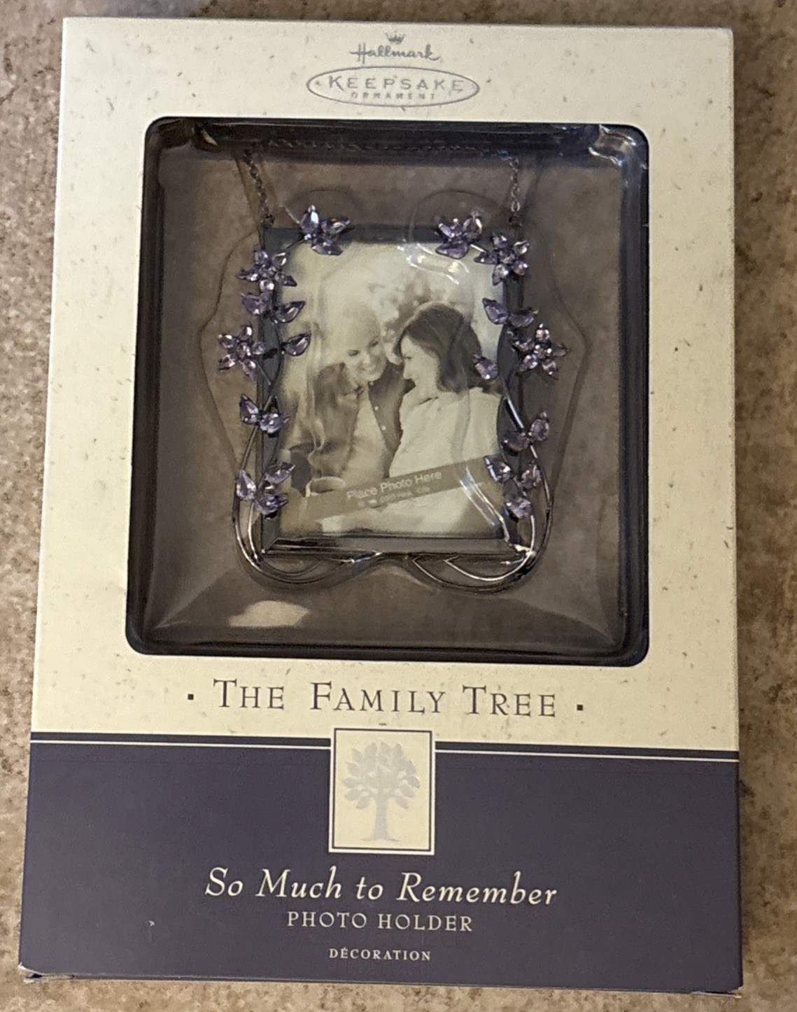 2002 Hallmark Keepsake Ornament The Family Tree So Much to Remember Photo Holder