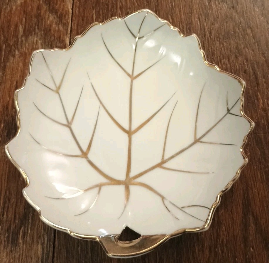 Vtg Acme China Small Trinket Jewelry Leaf Side Plate White Gold Dish 4.5 x5\