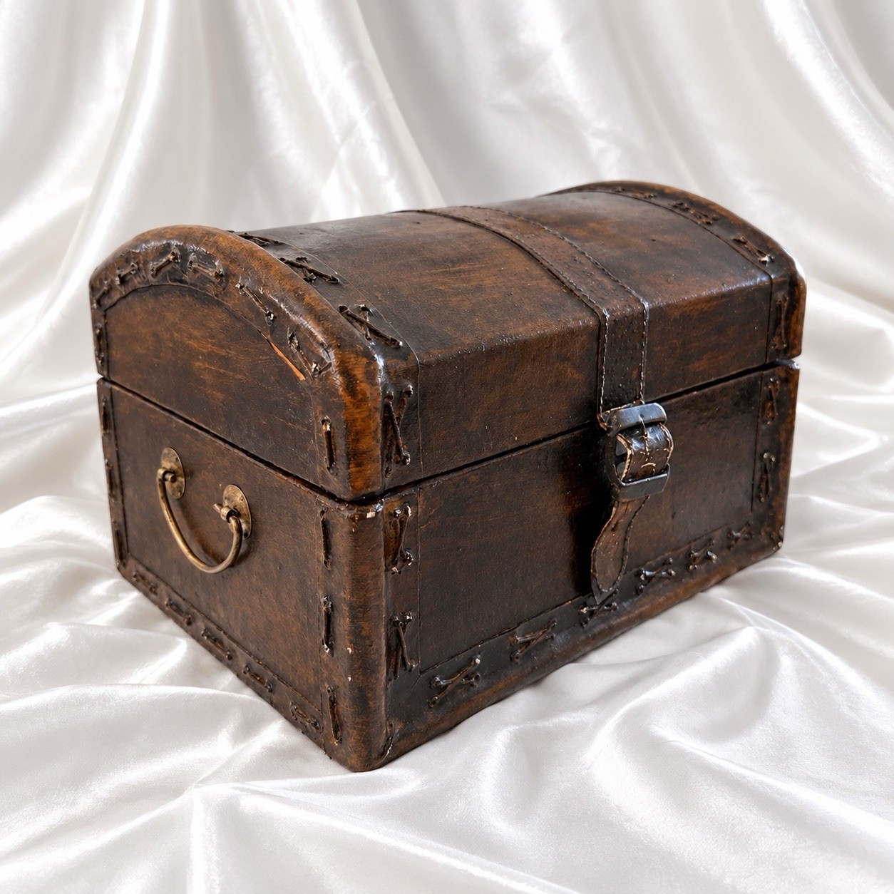 VTG Wooden Treasure Chest Storage Box Painted Leather Look Rustic Old World 10”