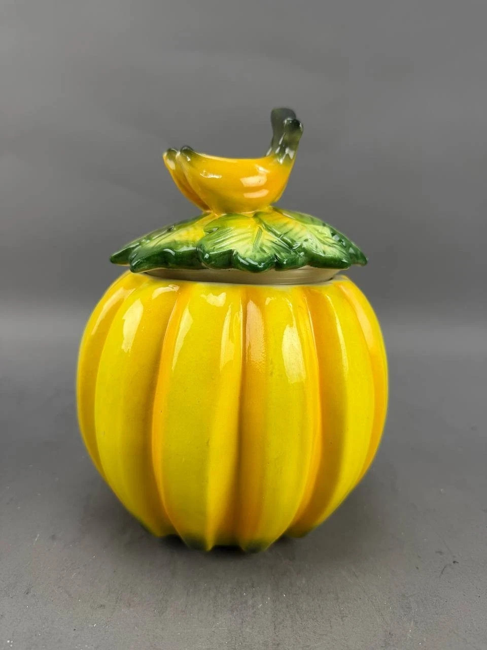 Vivers Small Banana Kitchen Canister Yellow Fruit Utility Ware Vintage 9\'\' Vivers Small Banana Kitchen Canister Yellow Fruit Utility Ware Vintage 9\'\'