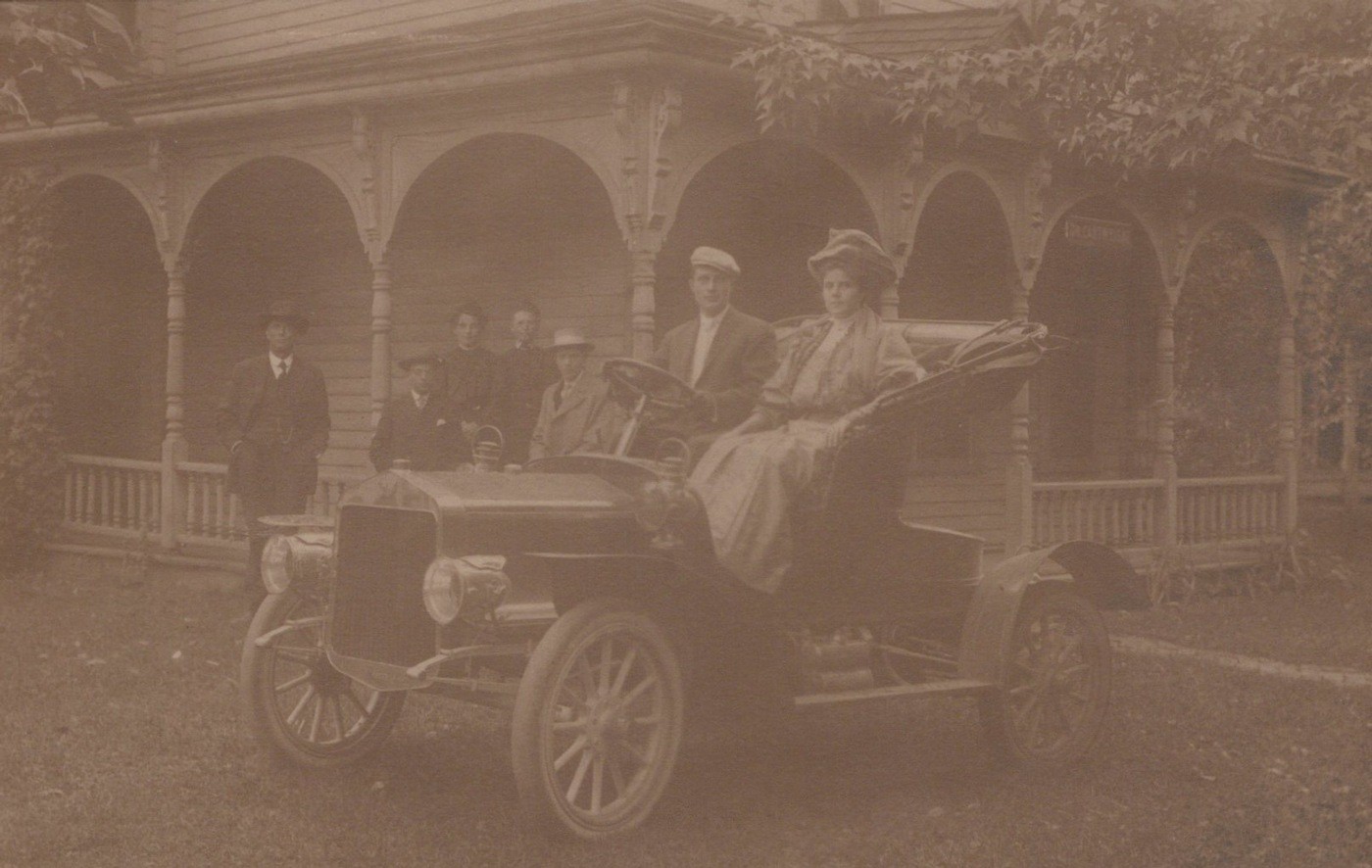 Antique Automobile Edwardian Couple Victorian House 1907 - RPPC Photo Postcard