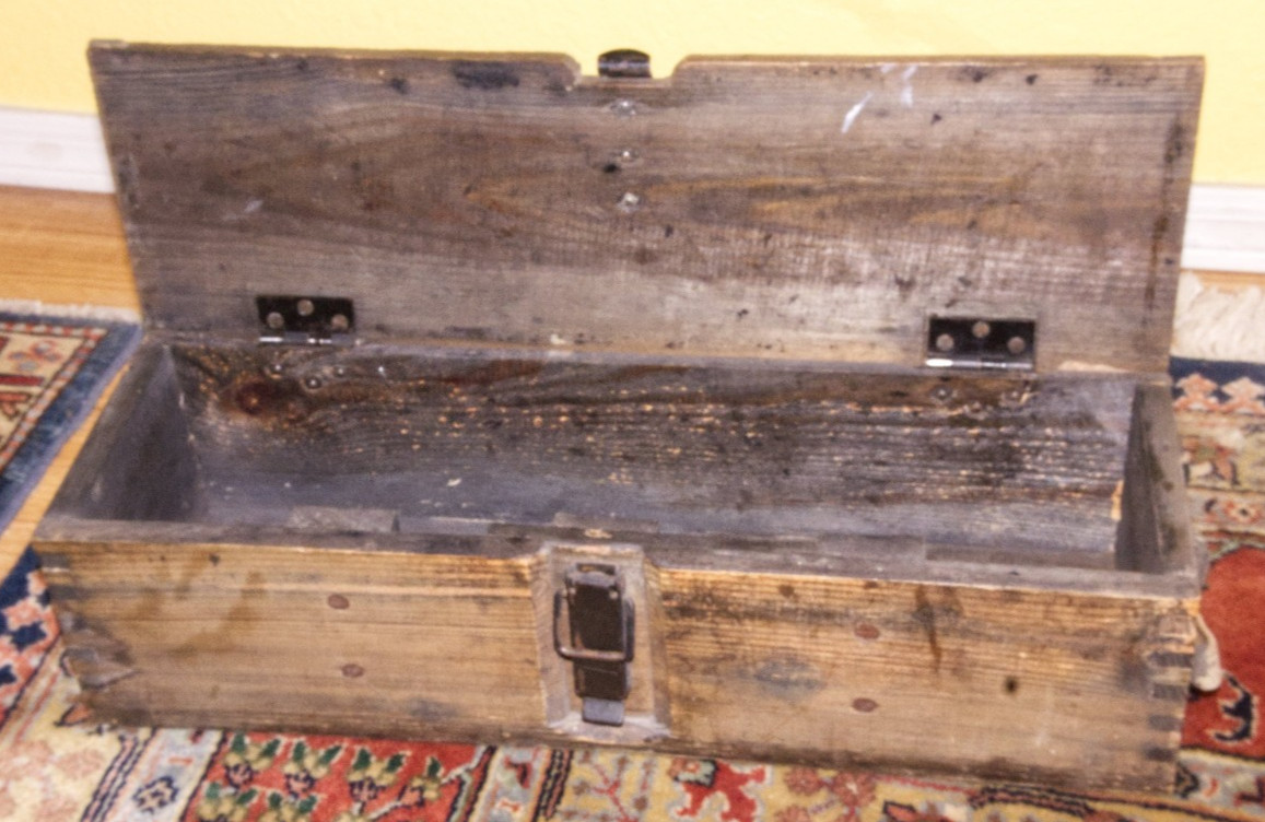 1943 Wehrmacht Feldhaubitze le.F.H.18\' Wooden Transport Box