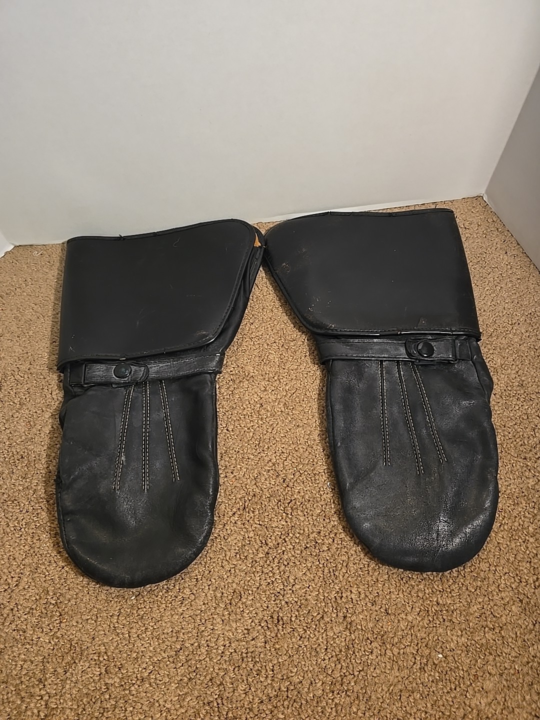 Vintage Buco Black Leather Motorcycle Gauntlet Mittens / Gloves Size Large Vintage Buco Black Leather Motorcycle Gauntlet Mittens / Gloves Size Large