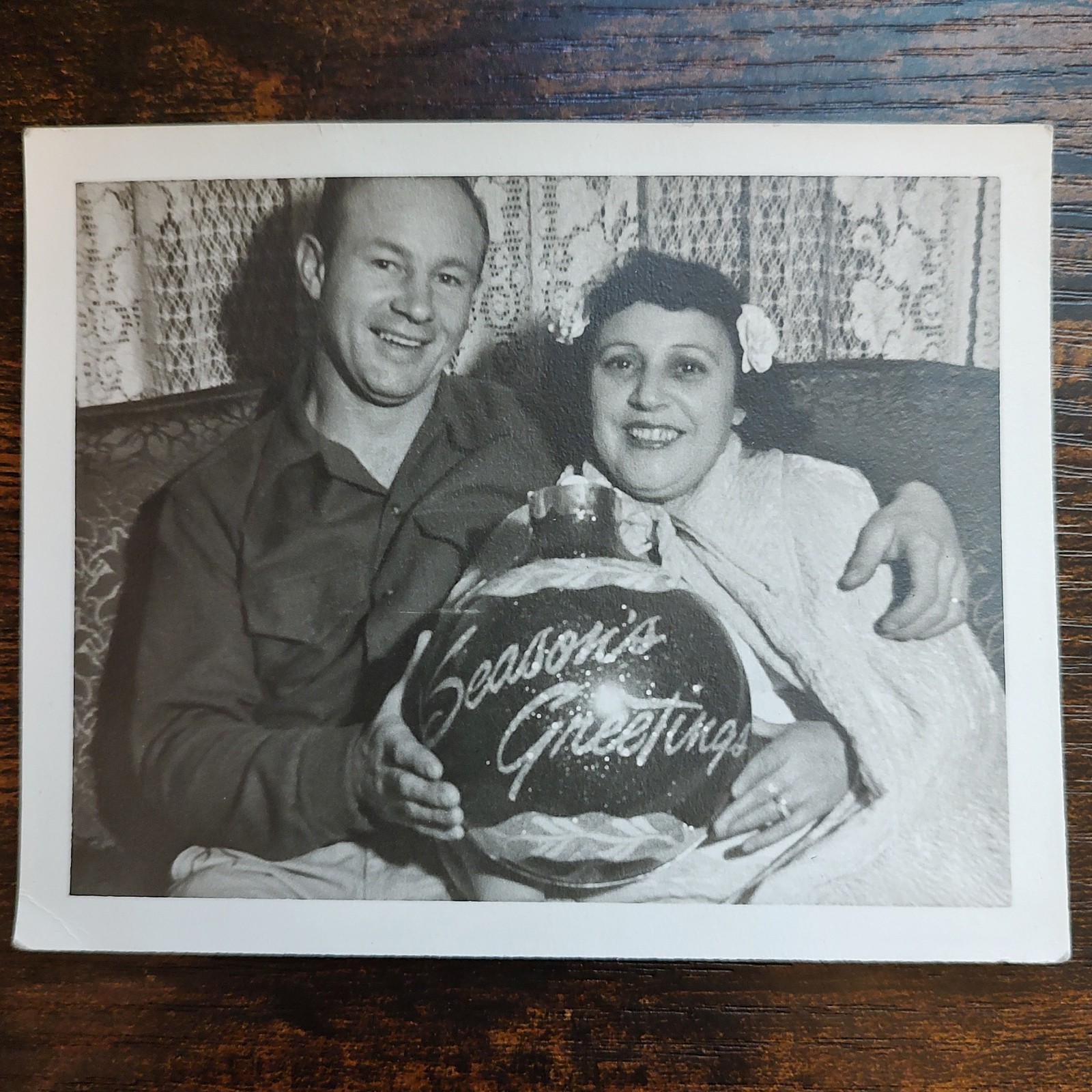Cute Couple Season\'s Greetings Christmas / Vintage Snapshot Found Photo