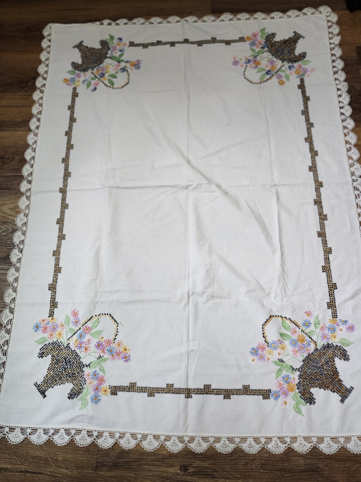 VTG Hand Embroidered Cross Stitched Tablecloth Crocheted Edges
