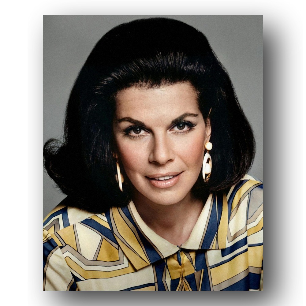 Jacqueline Susann Photo 8x10 1971 Portrait