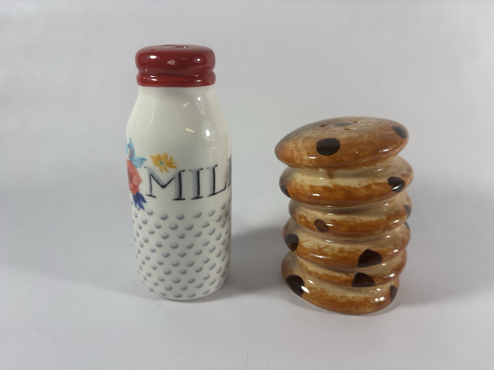 Pioneer Woman Ceramic Milk Bottle & Cookie Salt & Pepper Shakers Set Paint Chips