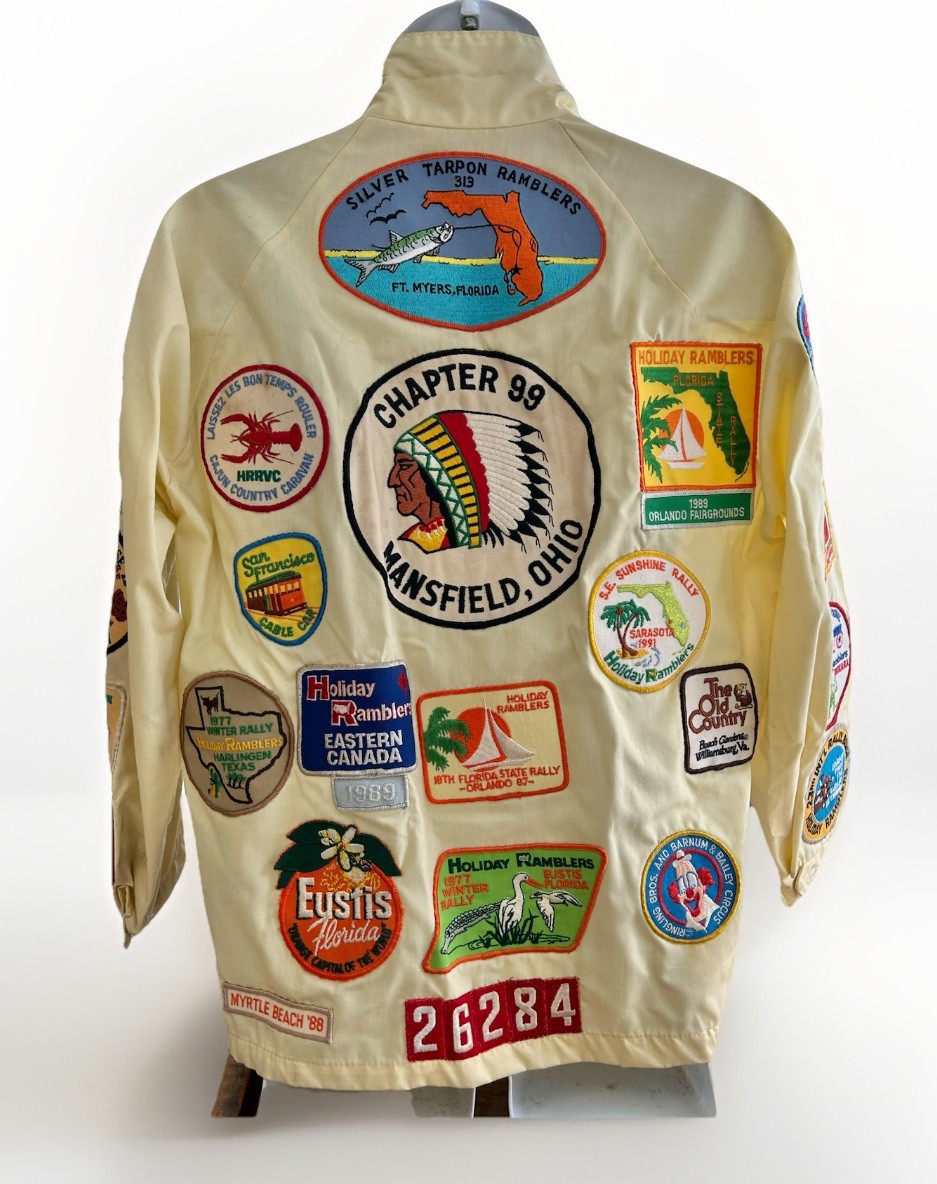 Vintage 1970s HOLIDAY RAMBLER Sz M Shirt Jacket Filled w/ RALLY TRAVEL PATCHES