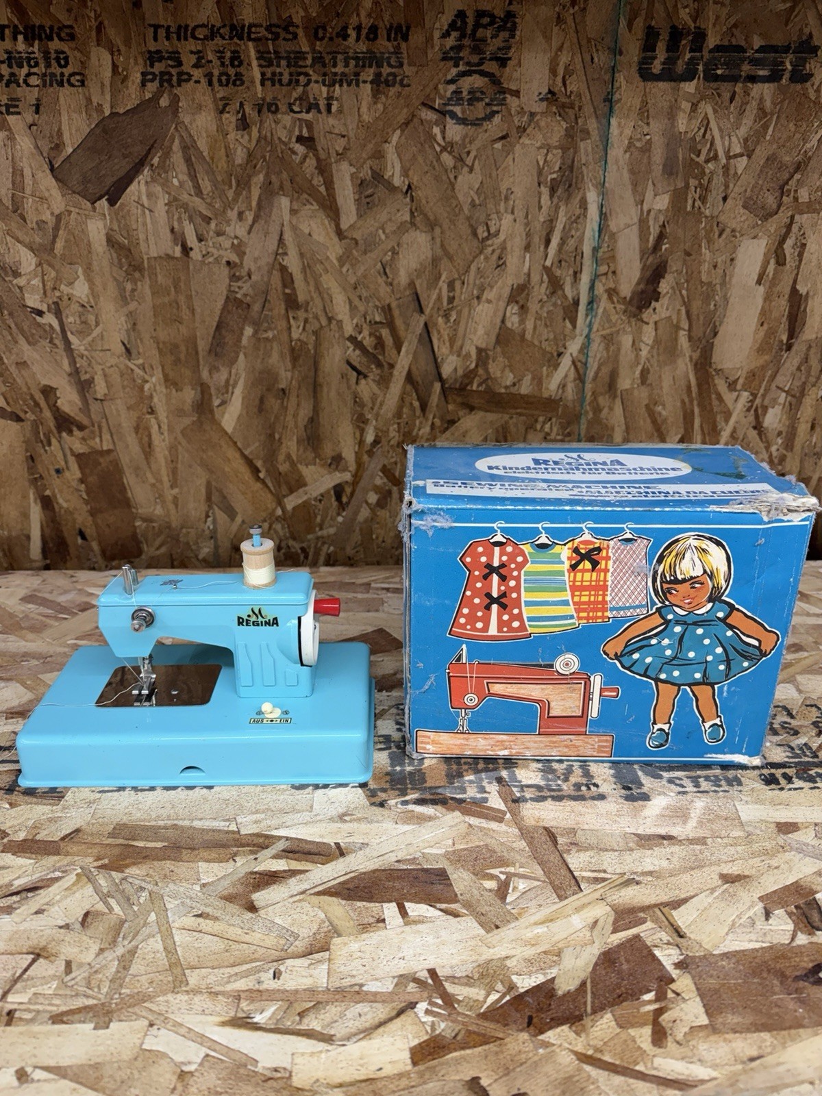 VINTAGE REGINA CHILD’S TOY SEWING MACHINE w/ ORIGINAL BOX – 1950s German Made