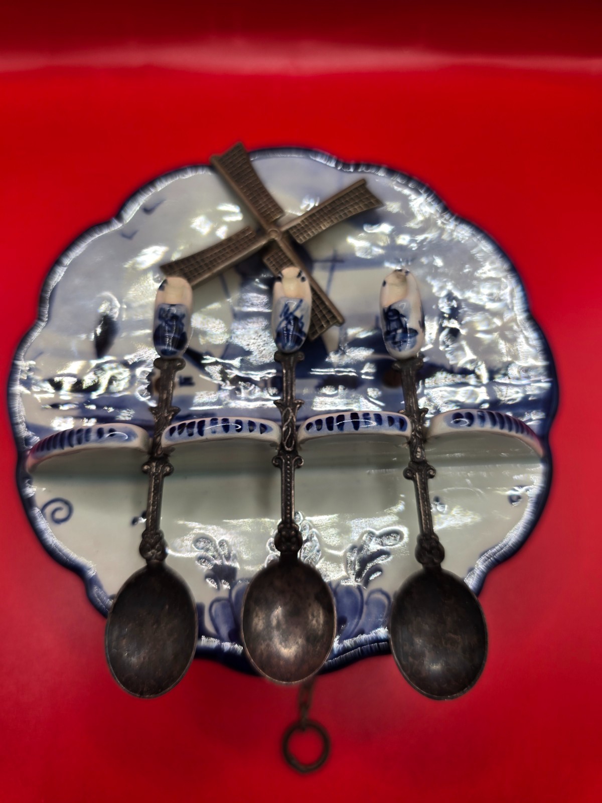 VINTAGE ELESVA HOLLAND DELFT MUSICAL WALL HANGING WITH 3 SPOONS