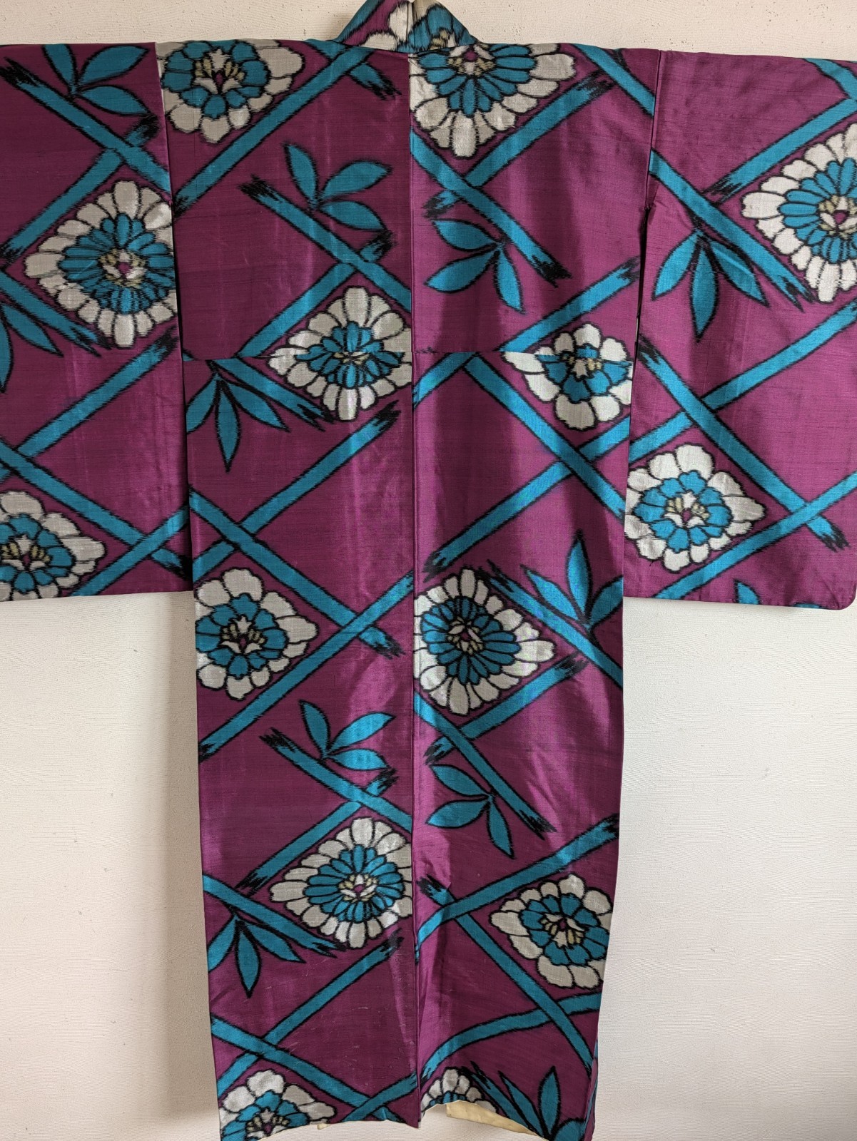 1930s 　Antique Japanese Meisen Silk Kimono, Bold Geometric Floral Pattern, 150
