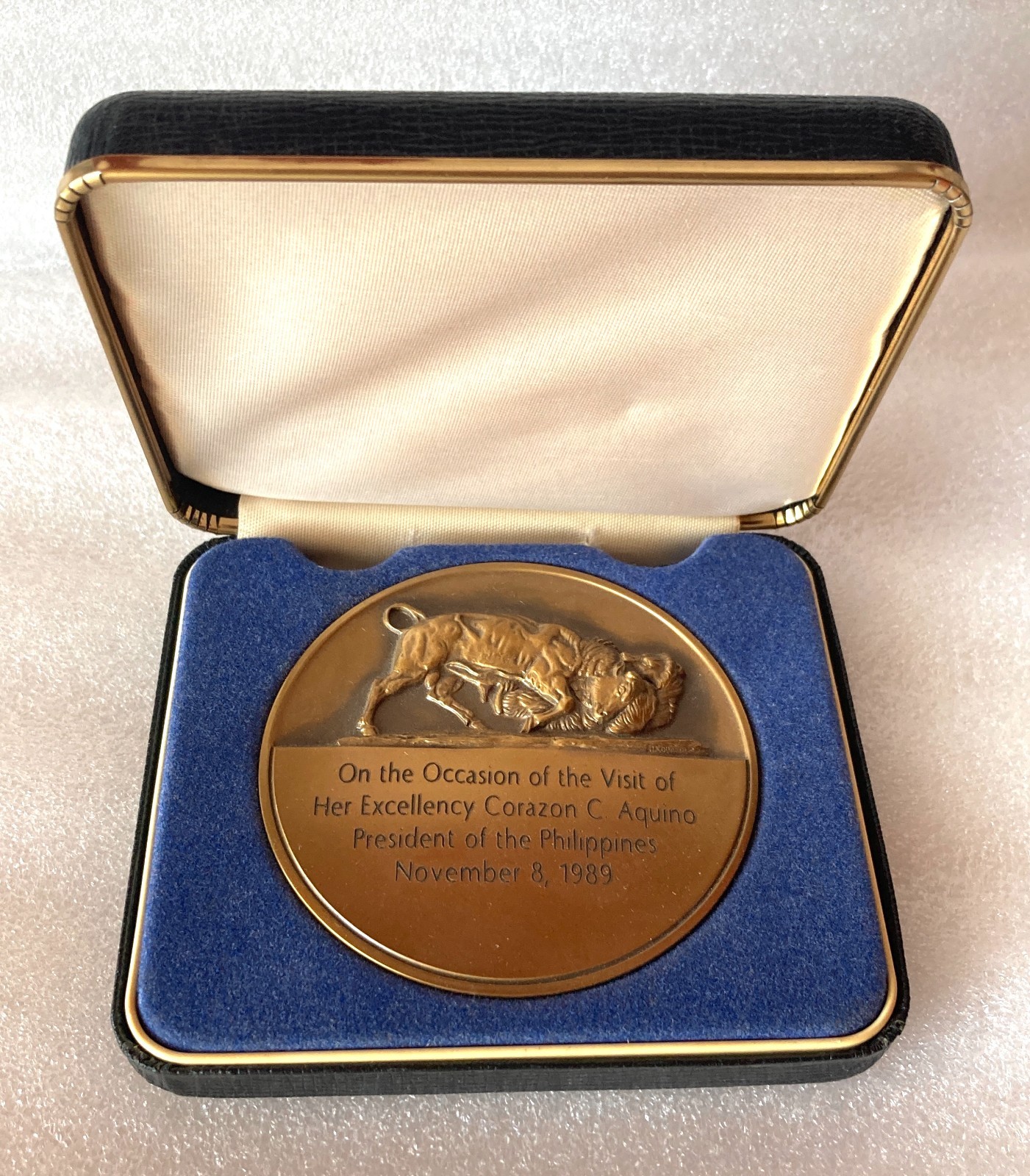 Vintage 1989 New York Stock Exchange Medal Philippines President Corazon Aquino