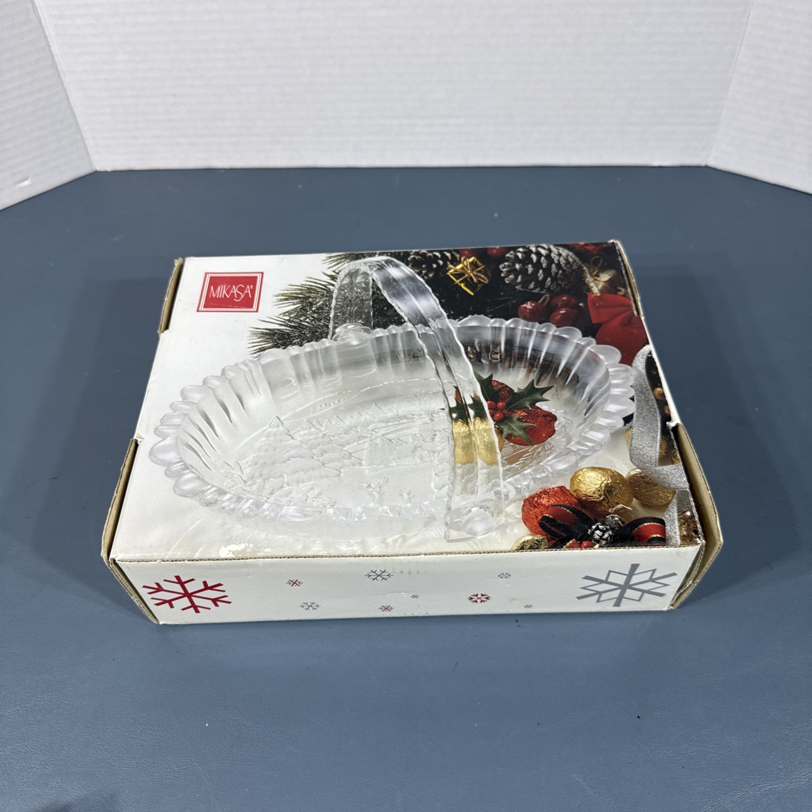 Mikasa Winter Dreams Frosted Crystal Glass Bowl Handle Basket Platter 9.5\