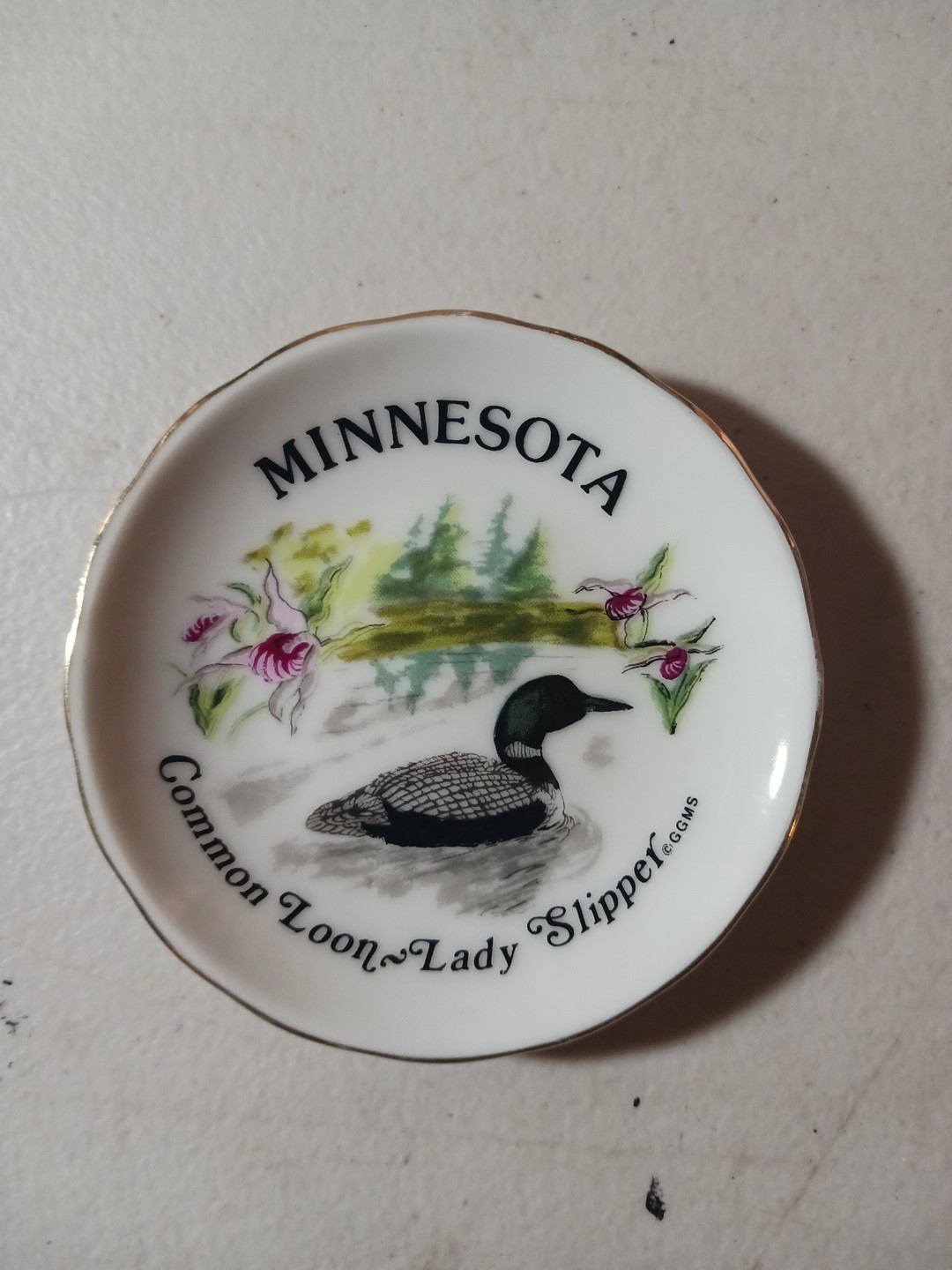 Minnesota Souvenir Plate Common Loon, Lady Slipper.          3 1/8\