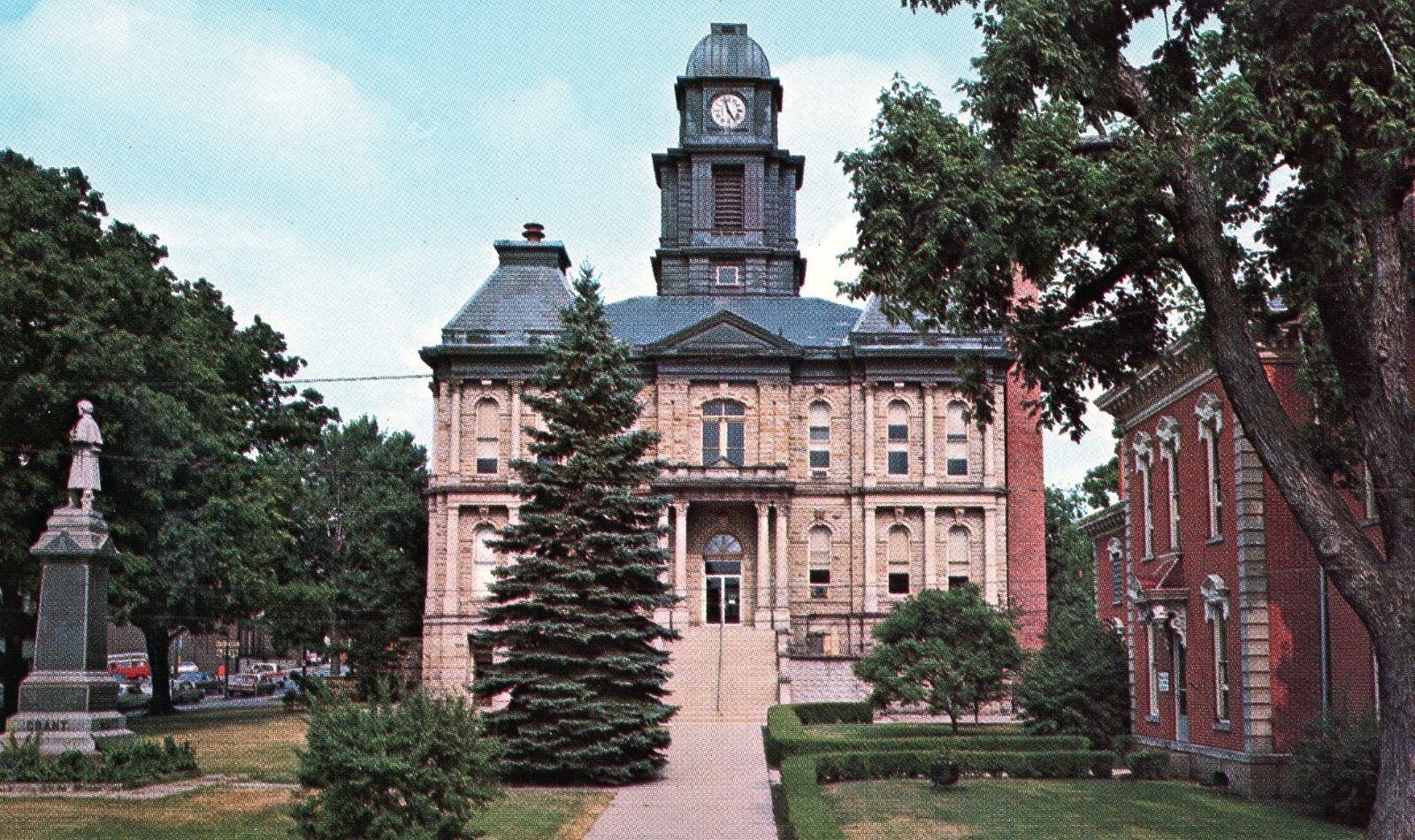 Millersburg, OH  - Holmes County Courthouse