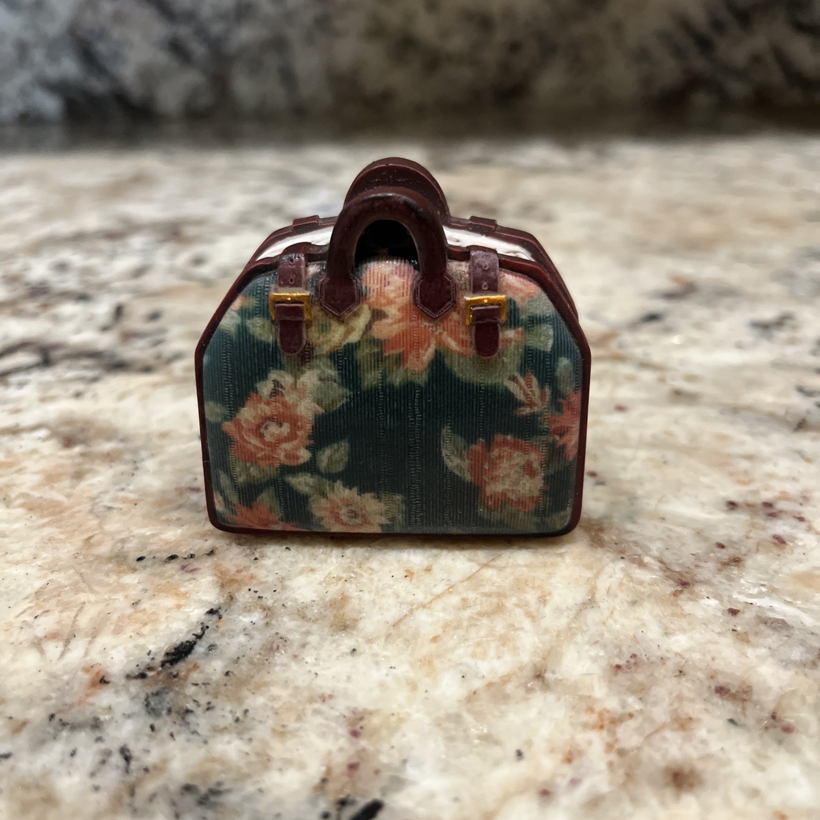 2005 DISNEY Olszewski Mary Poppins Carpet Bag Trinket Box 2005 DISNEY Olszewski Mary Poppins Carpet Bag Trinket Box