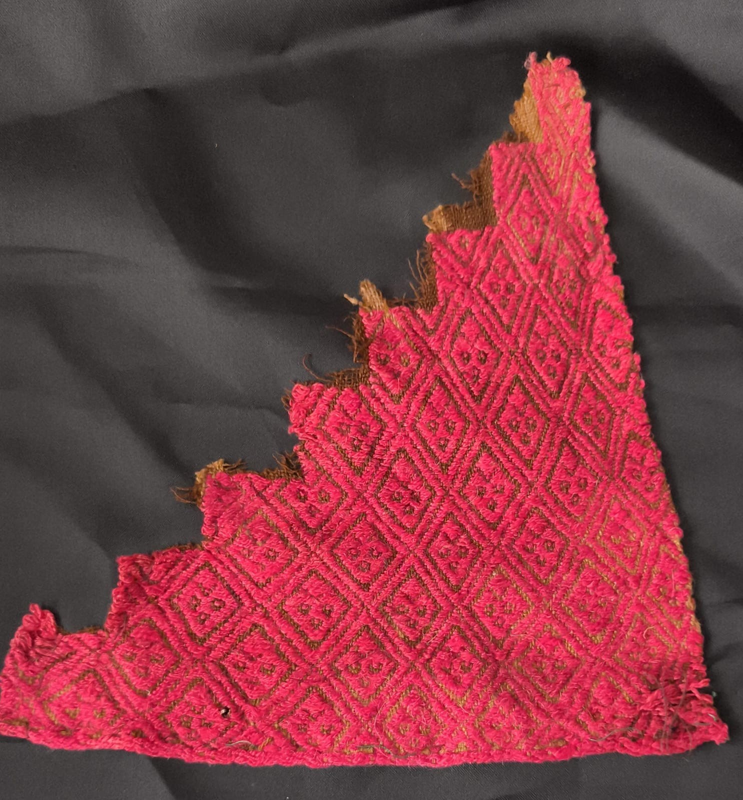 TEXTIL FRAGMENT - CHANCAY CULTURE ART - INTERESTING DESIGN WITH PELICANS