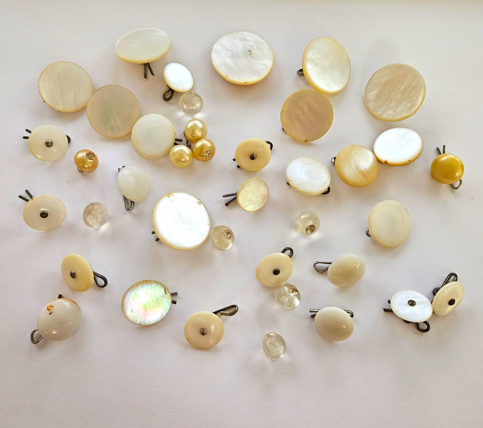 Vintage Mother Of Pearl Buttons Lot