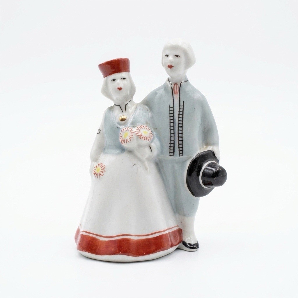 Vintage Riga Porcelain Folk Couple Figurine Latvian Folk Dress PFF Riga, 4.25\