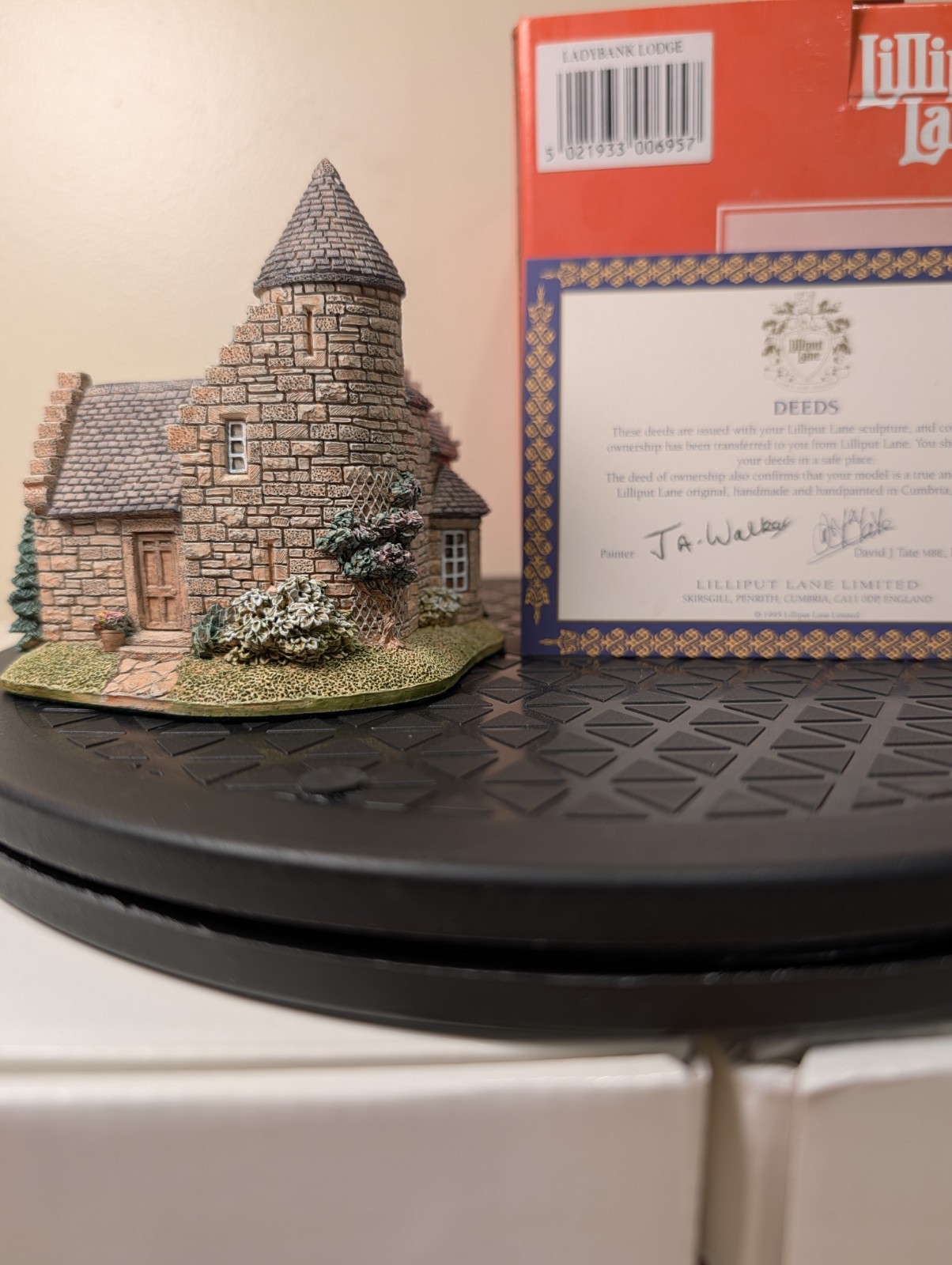 Lilliput Lane Ladybank Lodge From The Scottish Collection, 1994