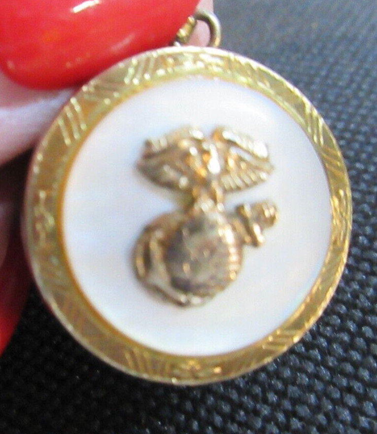 AMAZING~VINTAGE~WW11~MARINE INSIGNIA ON MOP~ SWEET HEART LOCKET WITH OLD PICTURE
