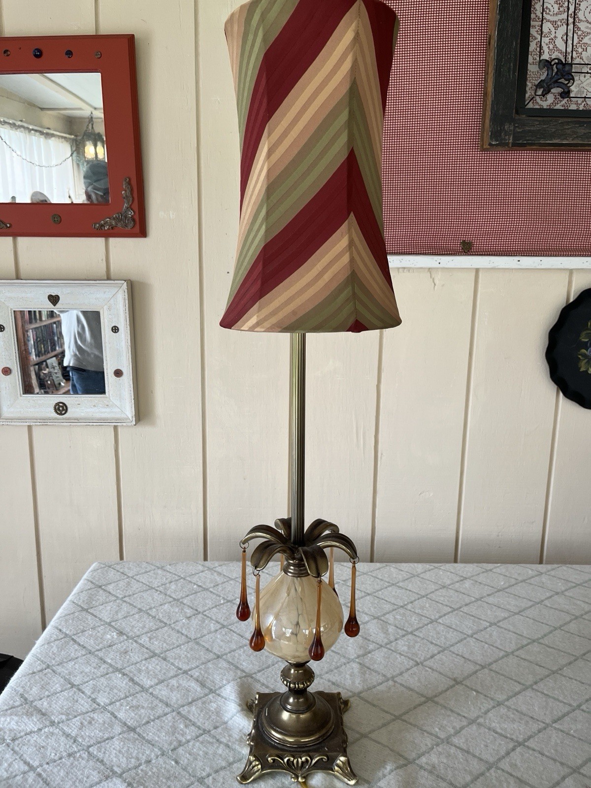 Vintage Hollywood Regency Pineapple Lamp W Orig Shade And 