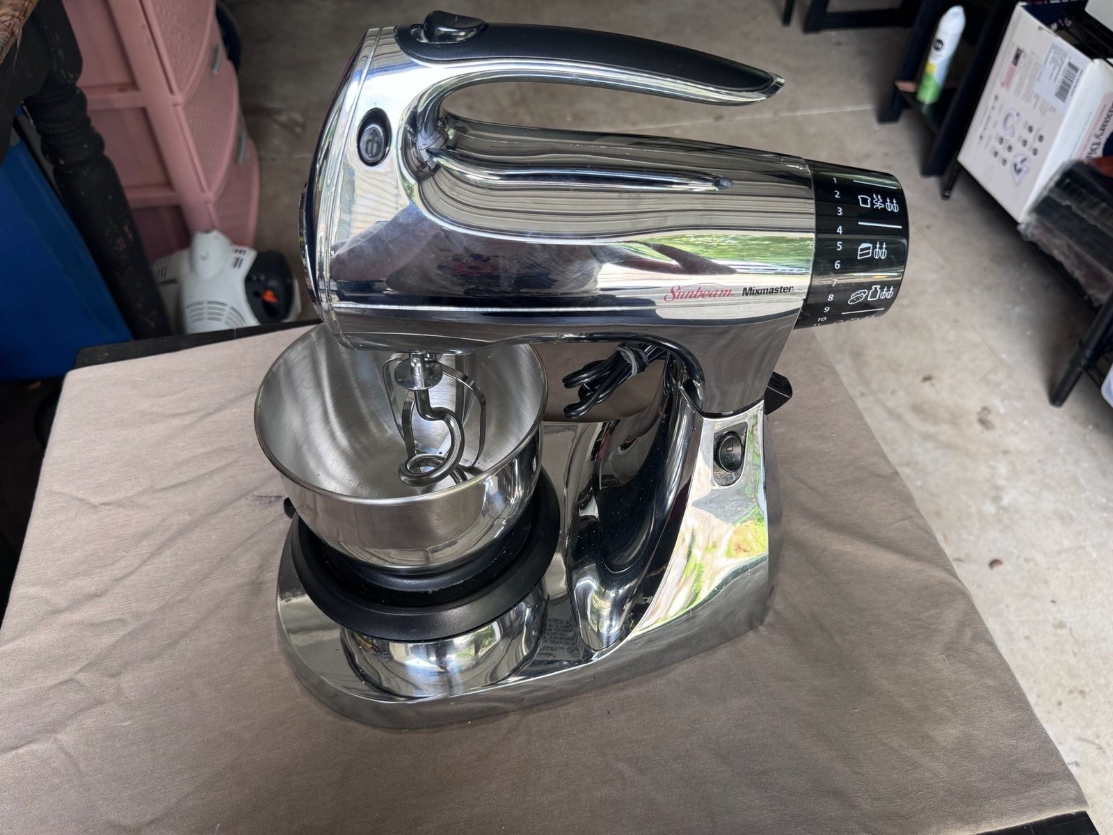 Vintage Sunbeam Mixmaster Chrome 10-Speed Stand Mixer Vintage Sunbeam Mixmaster Chrome 10-Speed Stand Mixer