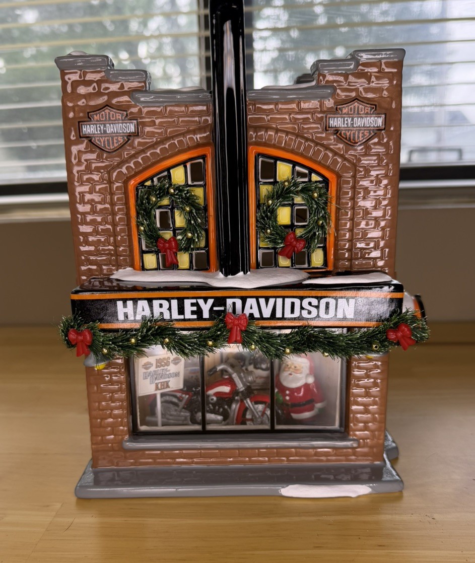 Dept 56 Snow Village Harley-Davidson Motorcycle Store Intro 1996 retired 2002 Dept 56 Snow Village Harley-Davidson Motorcycle Store Intro 1996 retired 2002