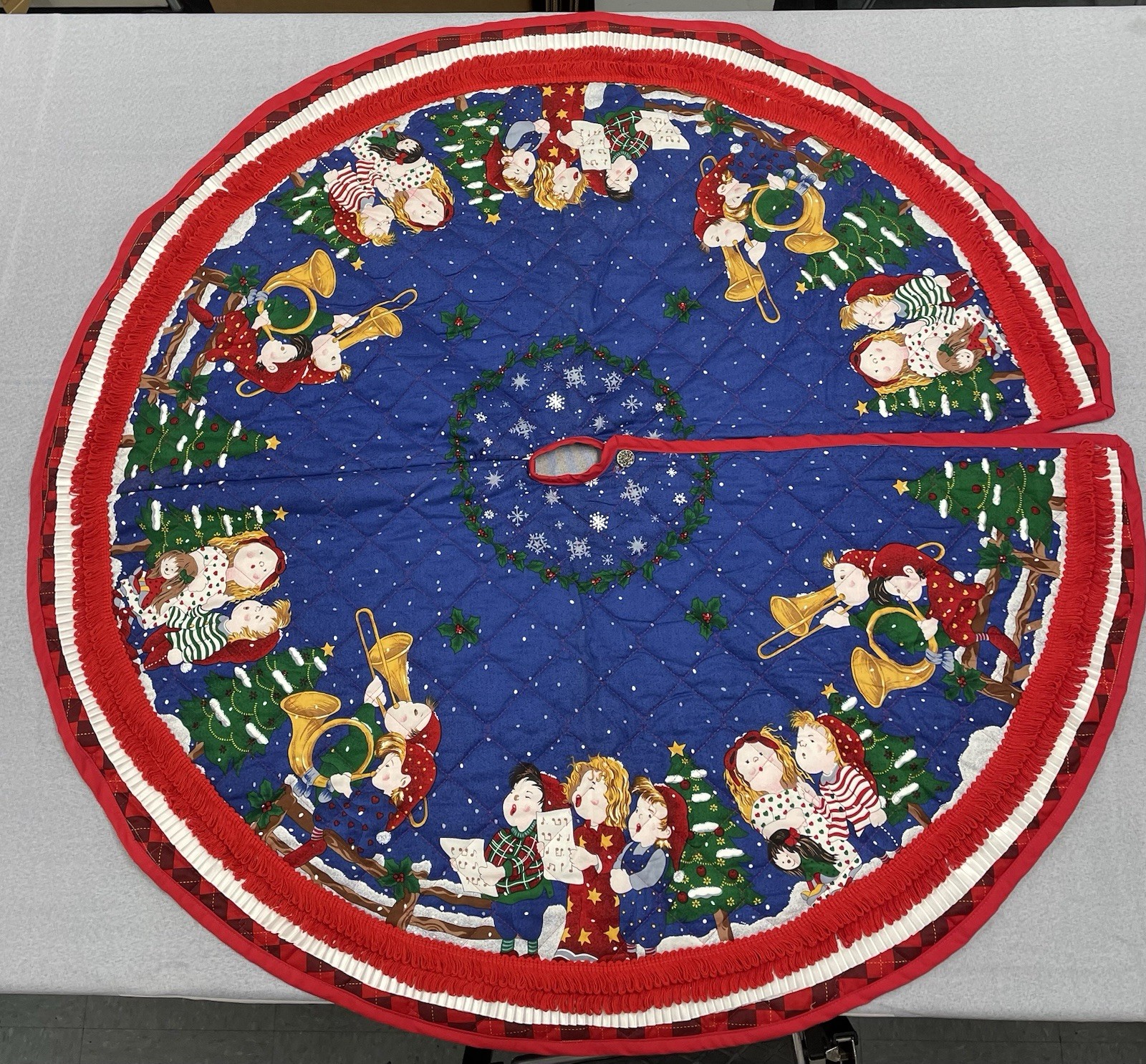 Vintage Quilted 43 In Christmas Tree Skirt With Red Trim & Carolers Design