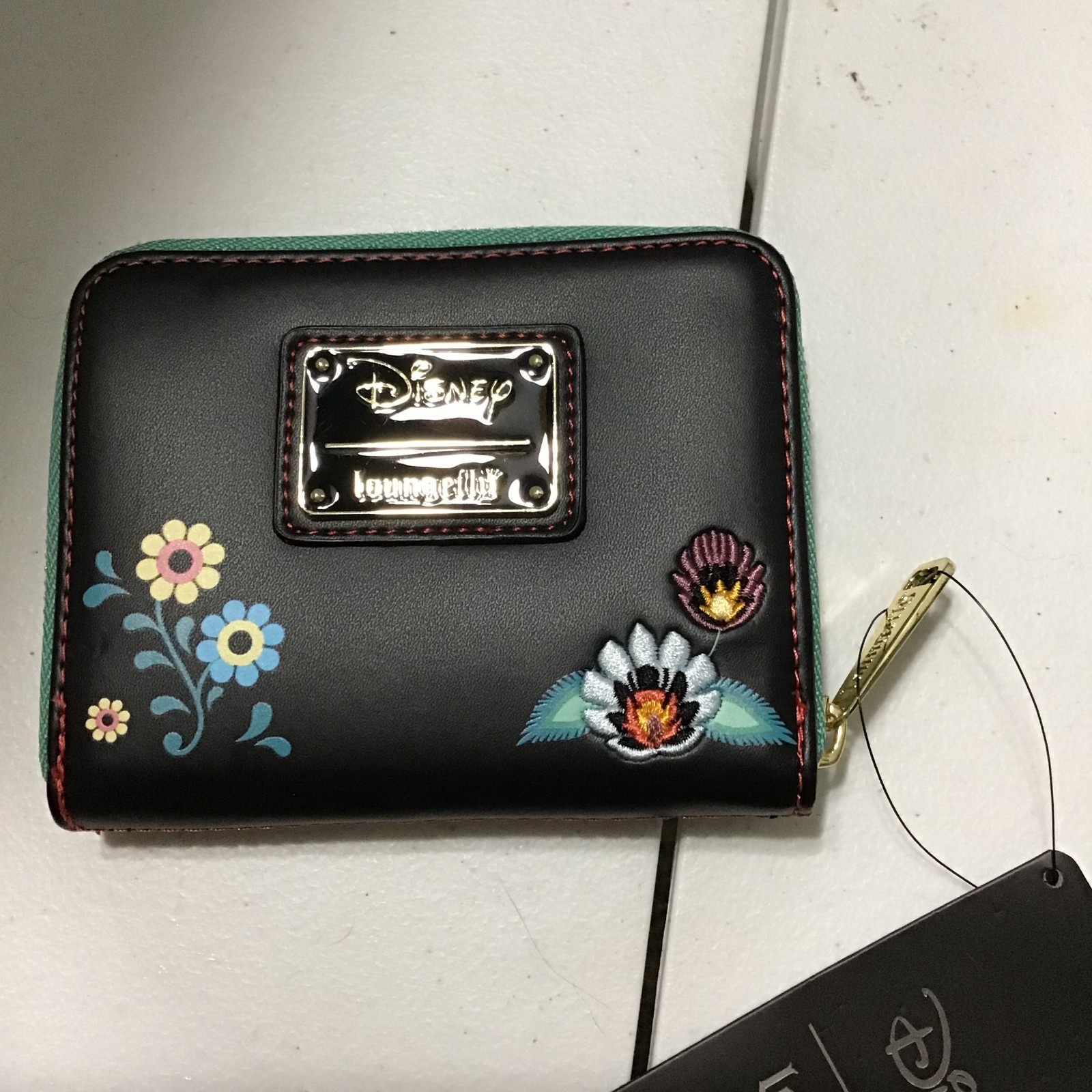 Loungefly Disney Alice in Wonderland White Rabbit Floral Zip Wallet BoxLunch NWT Loungefly Disney Alice in Wonderland White Rabbit Floral Zip Wallet BoxLunch NWT