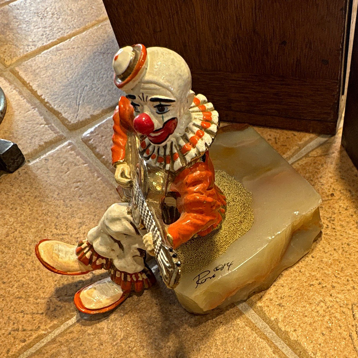 Vintage 1984 Ron Lee Clown Playing Guitar Sculpture Signed Onyx Base Vintage 1984 Ron Lee Clown Playing Guitar Sculpture Signed Onyx Base