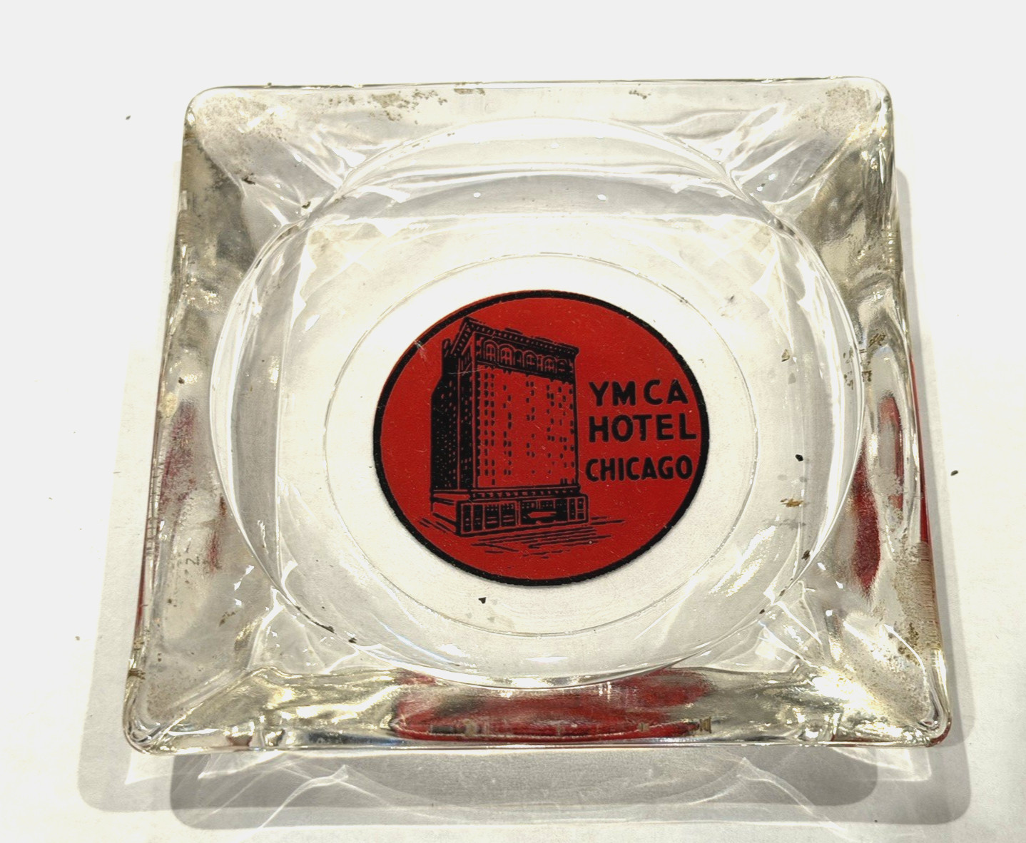 YMCA HOTEL CHICAGO ILL ADVERTISING RED BLACK ASHTRAY CLEAR GLASS 3.5