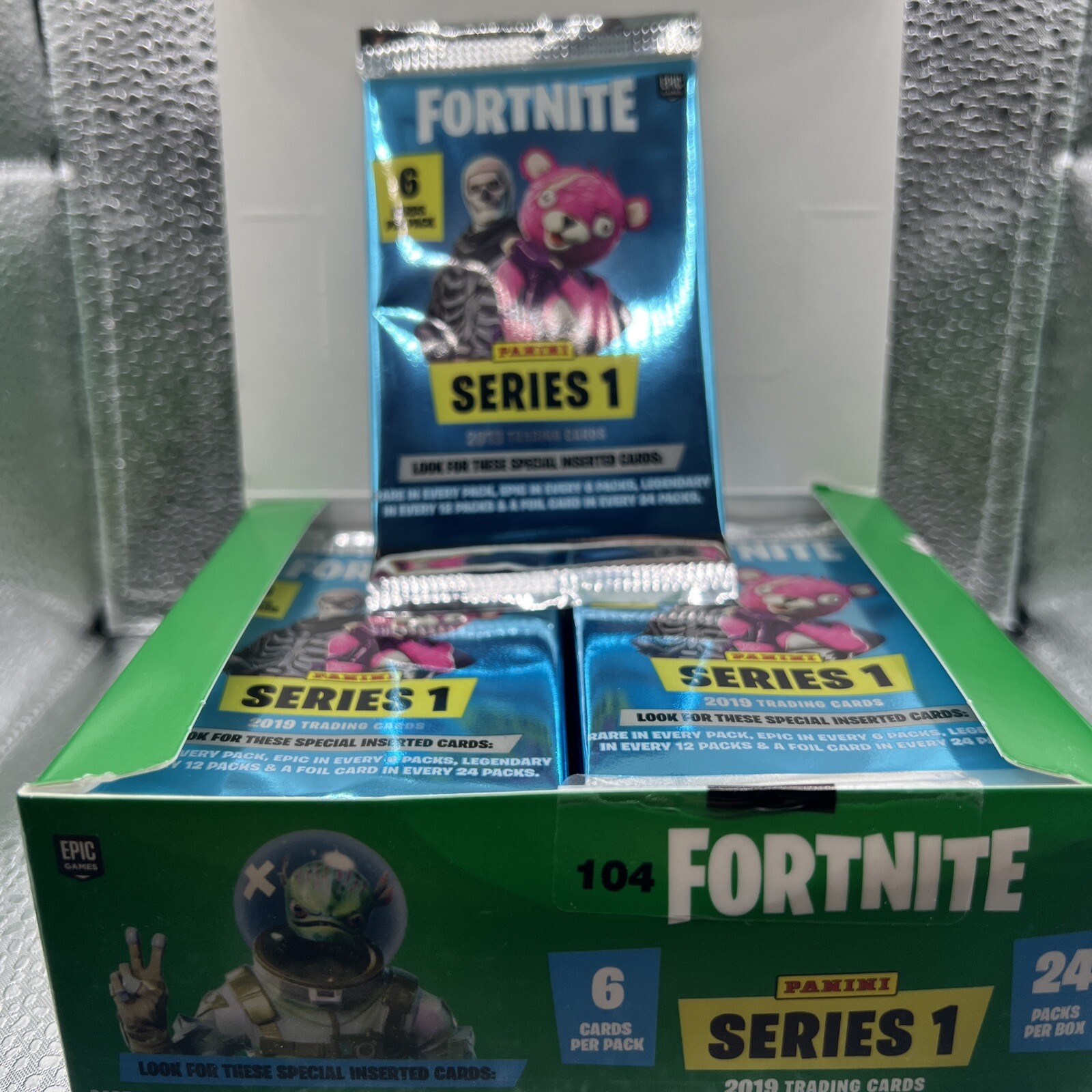 2019 Panini Fortnite Series 1 - Retail 6 Card Pack - Black Knight Holo?