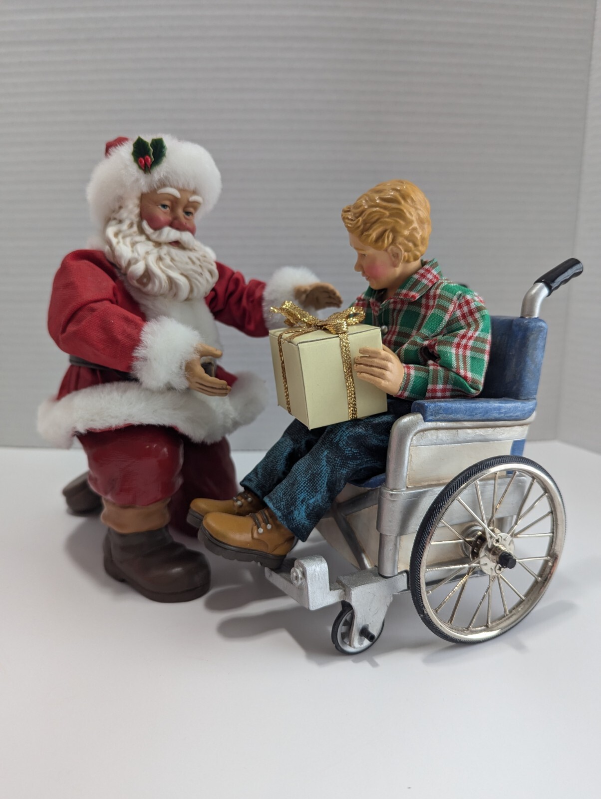 Possible Dreams Clothtique Santa \