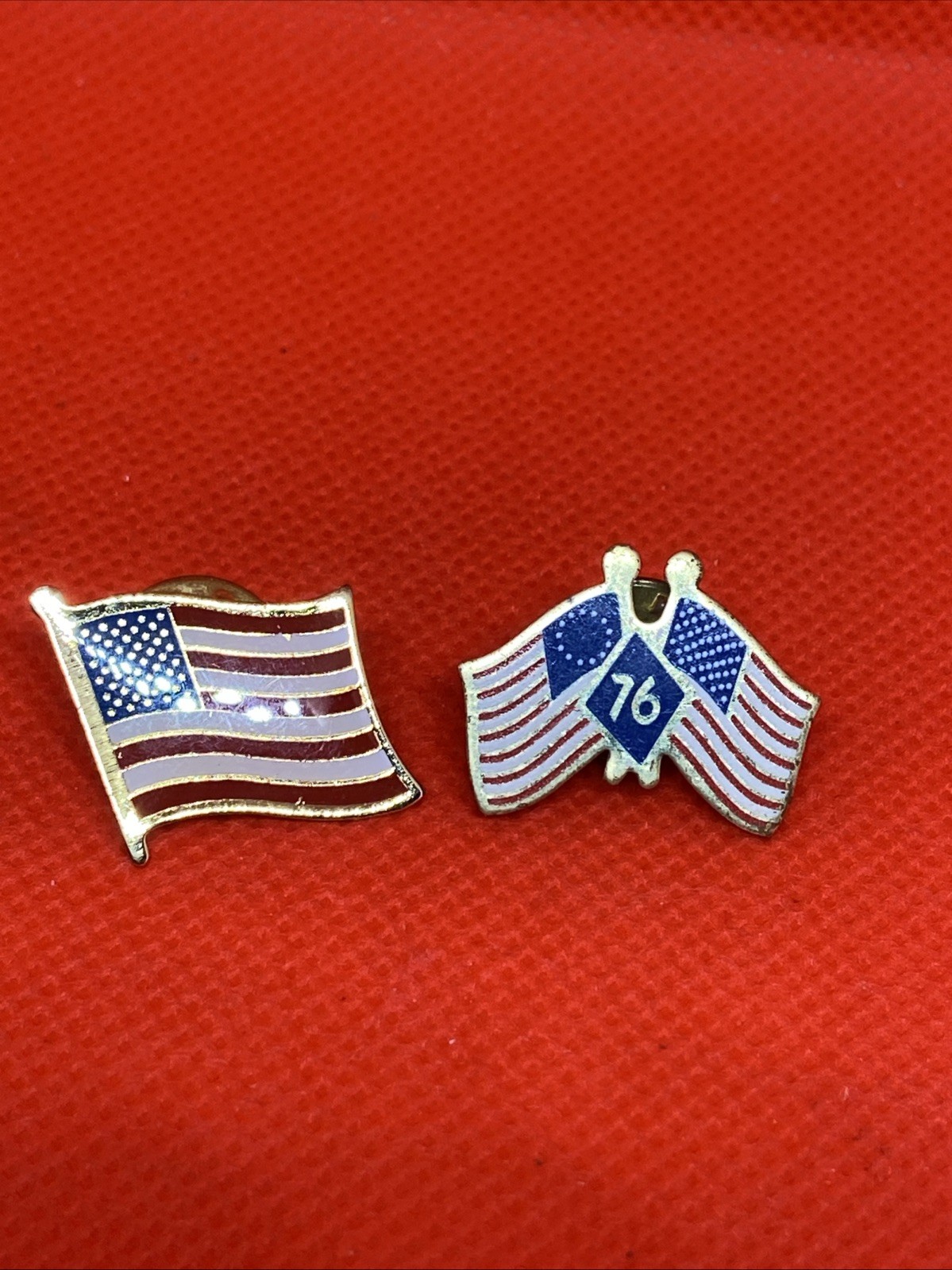 vintage American Flags 76 Flag & U.S. lapel pin metal pin bicentennial pinback