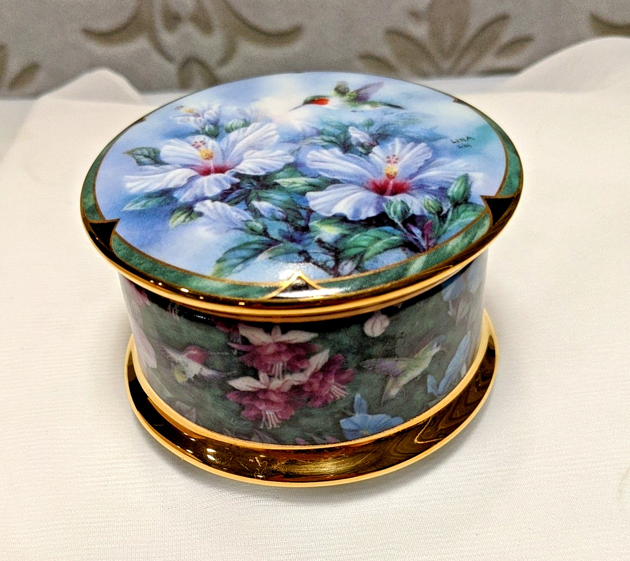 1994 Ardleigh Elliott Ruby-Throated Hummingbird Music Box by Lena Liu Works