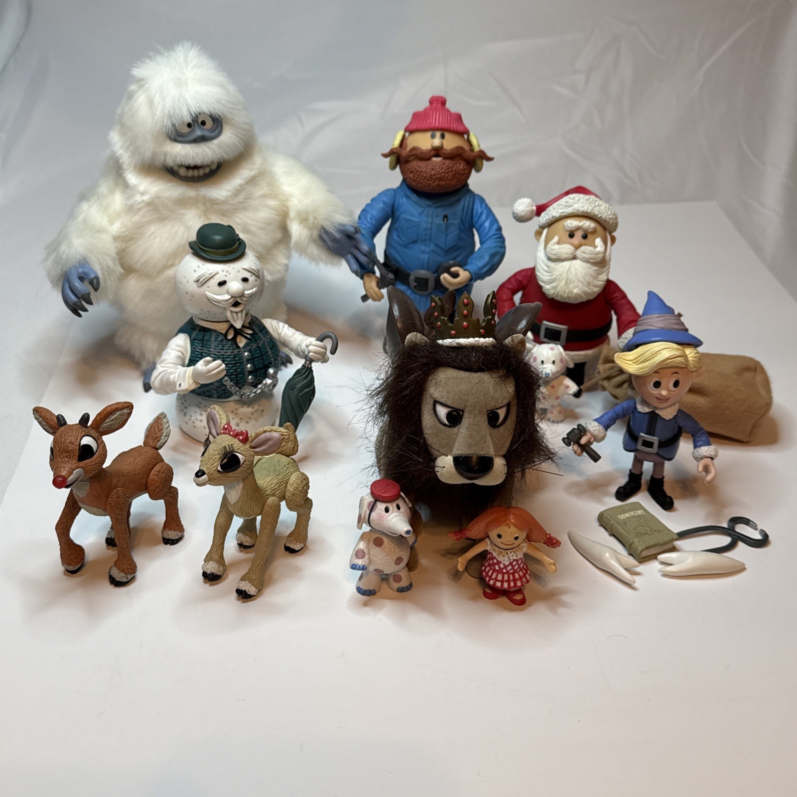 Rudolph The Red Nosed Reindeer Figures Lot Memory Lane 2001