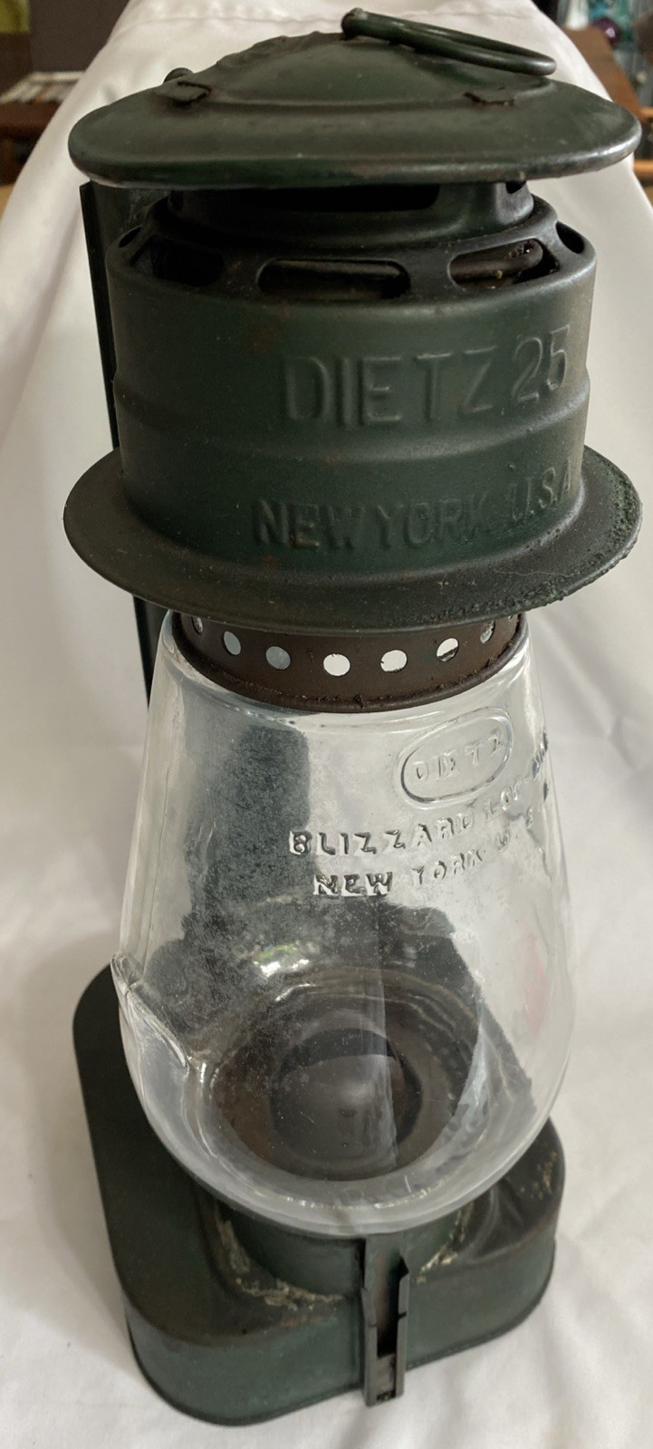 Dietz No.25 Wall Lamp Railroad Depot Side Lamp Lantern Blizzard Loc-Nob Globe