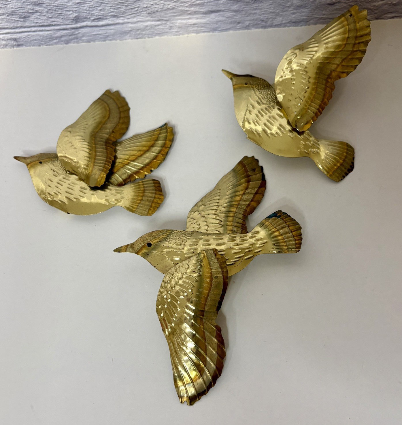 Vtg BRASS BIRD TRIO Set of THREE Embossed Wall Decor MCM Sparrow Finches Fly