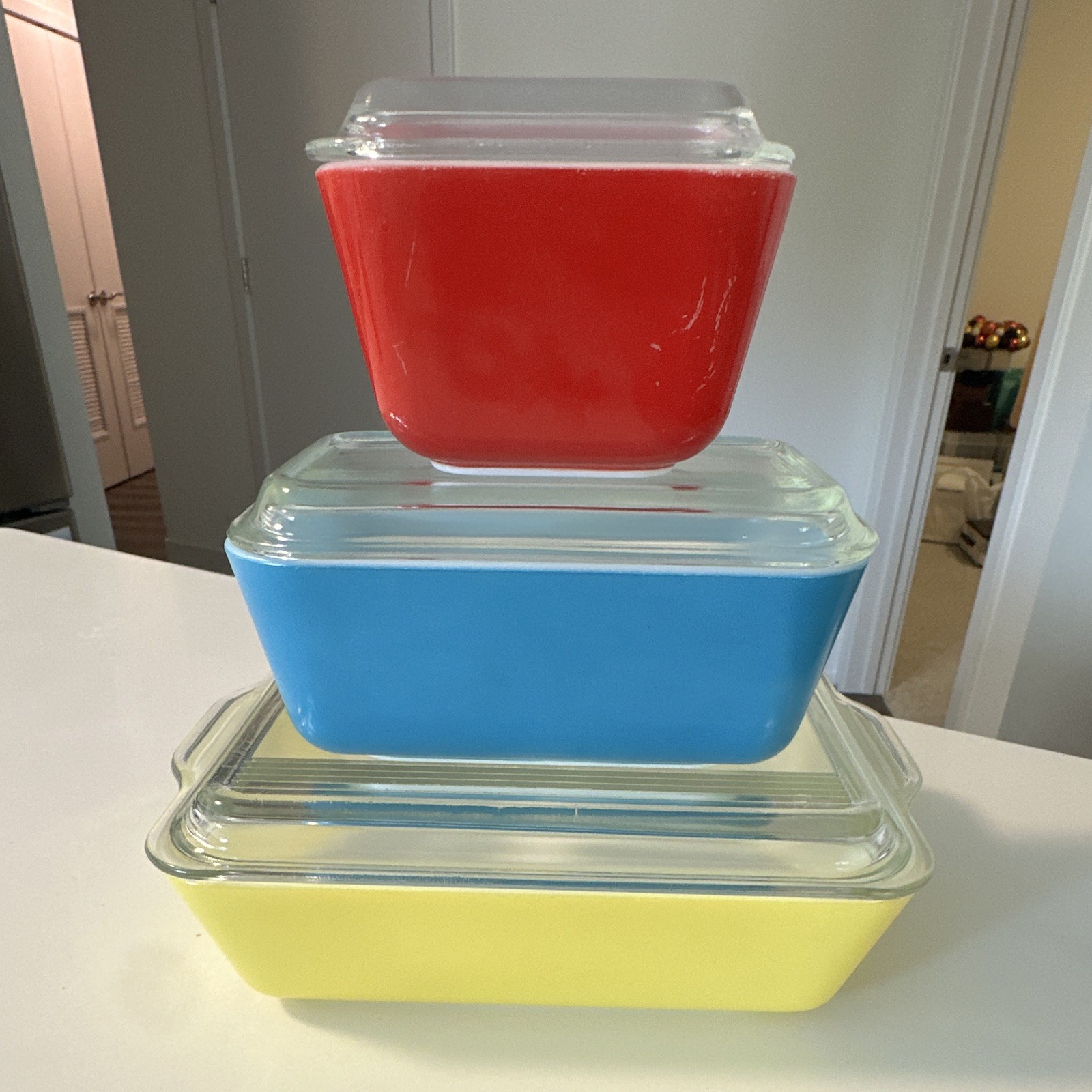 Vintage Pyrex 3pc Storage Container Set w/ Lids Great Condition Red Blue Yellow