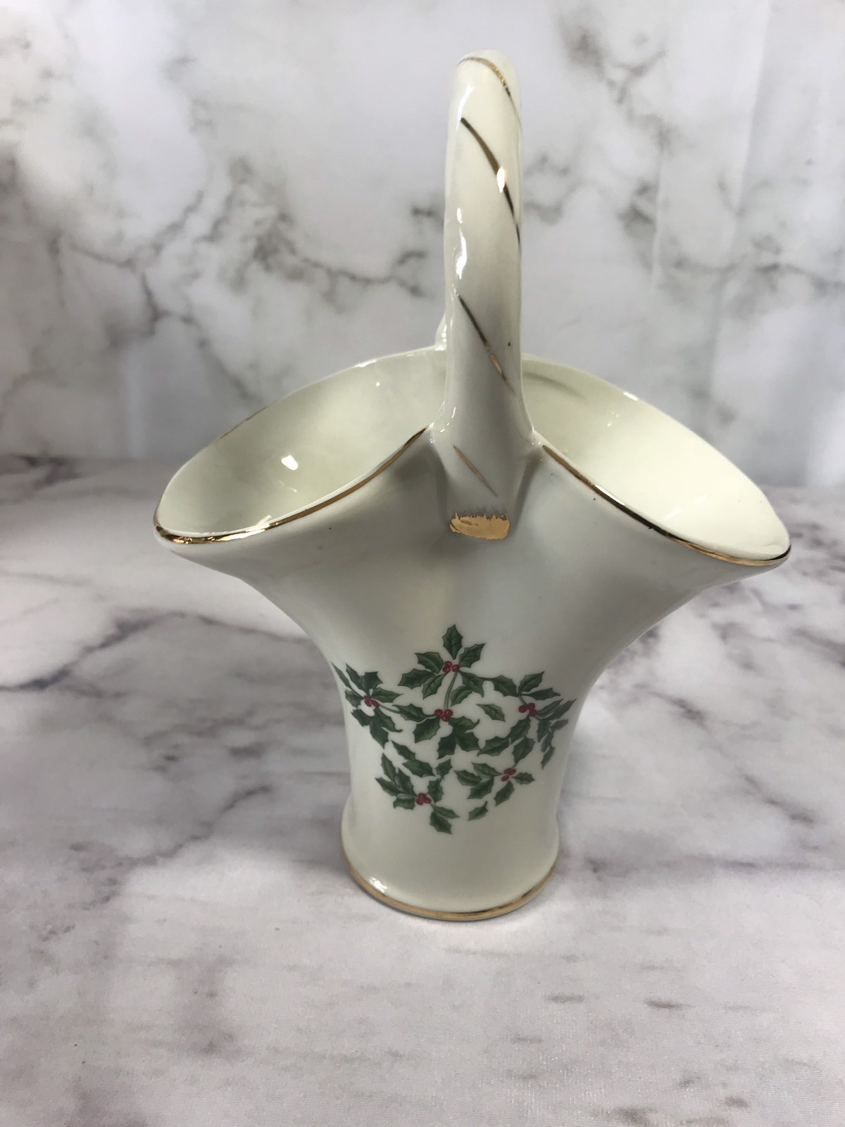 HOLLY COLLECTION Springs Of Holly PORCELAIN BASKET VASE 9 1/2