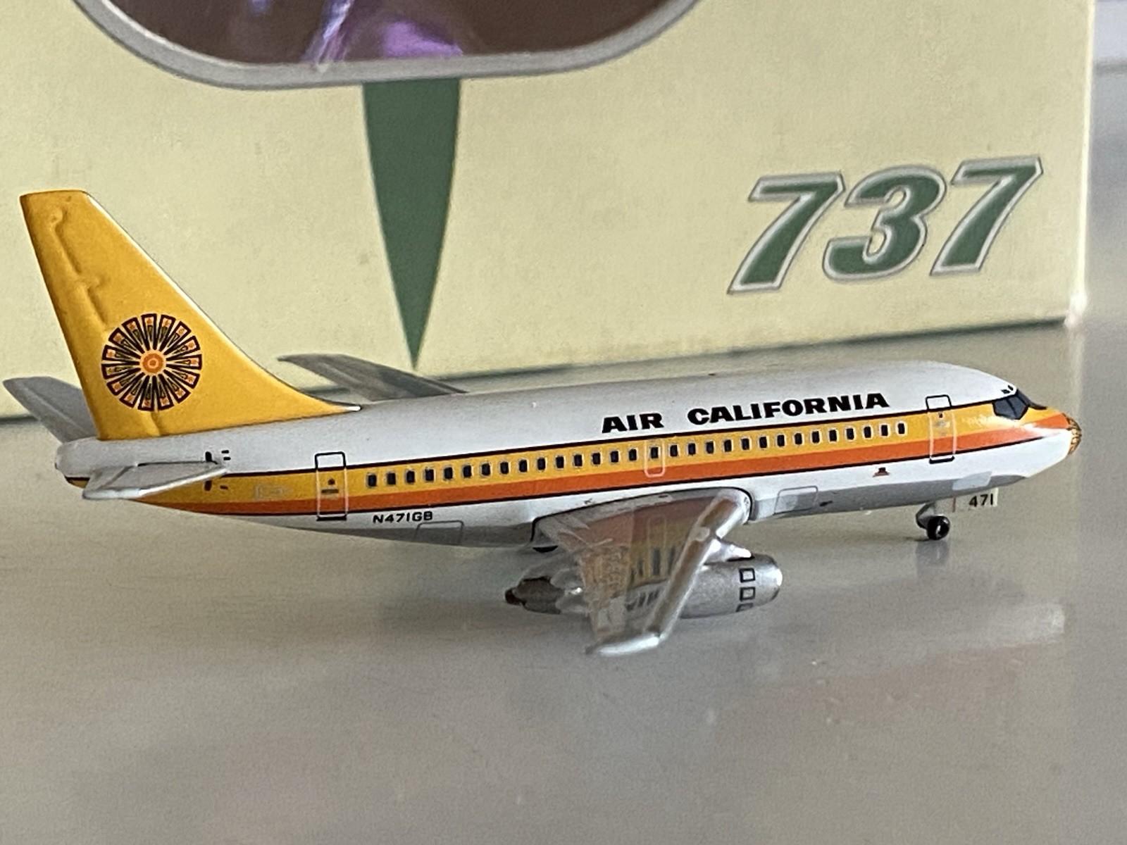 SMAC Seattle Model Aircraft Company Air California Boeing 737-100 1:400 N471GB