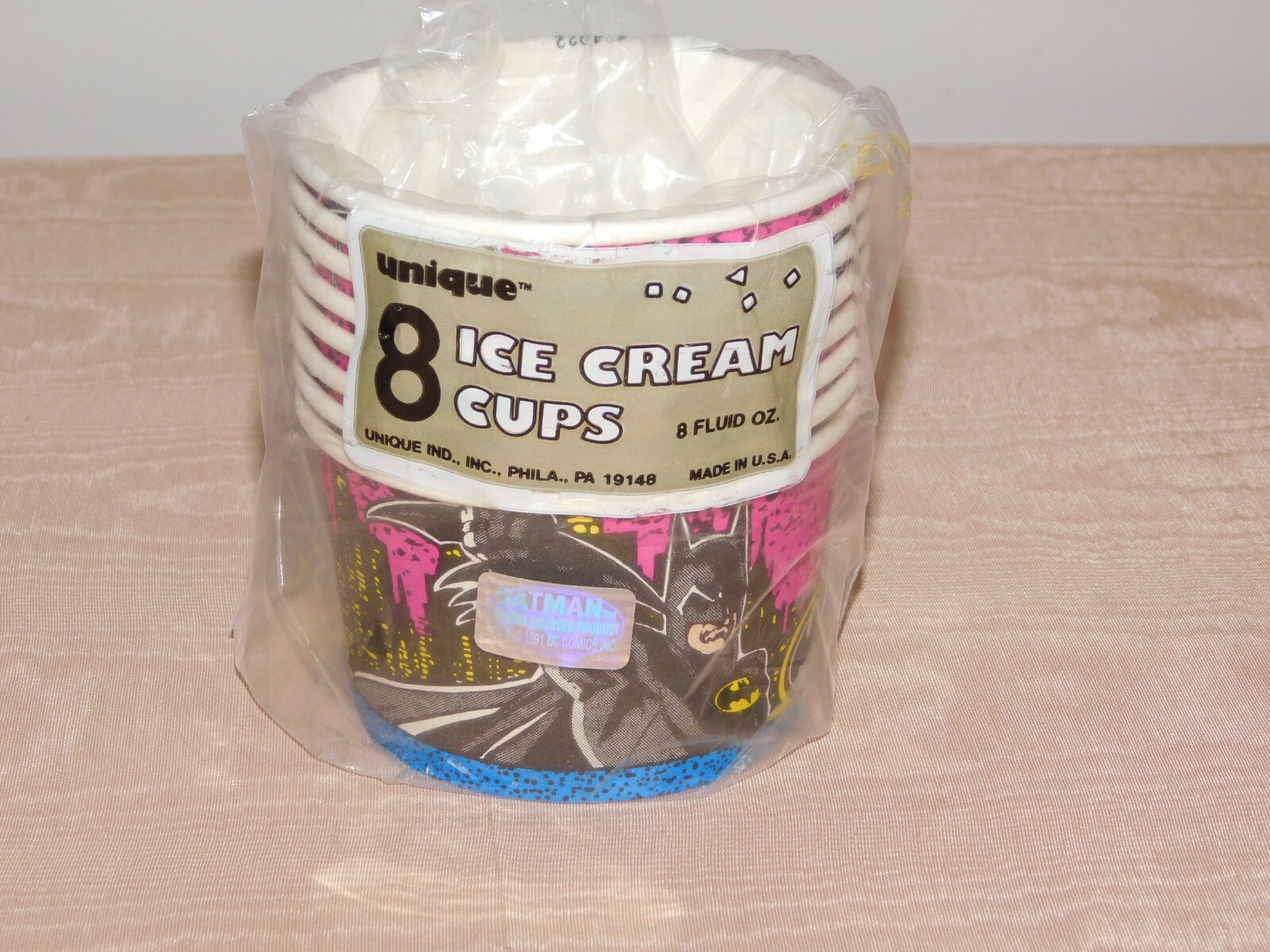VINTAGE 1991 BATMAN PARTY 8 ICE CREAM CUPS  NEW OLD STOCK