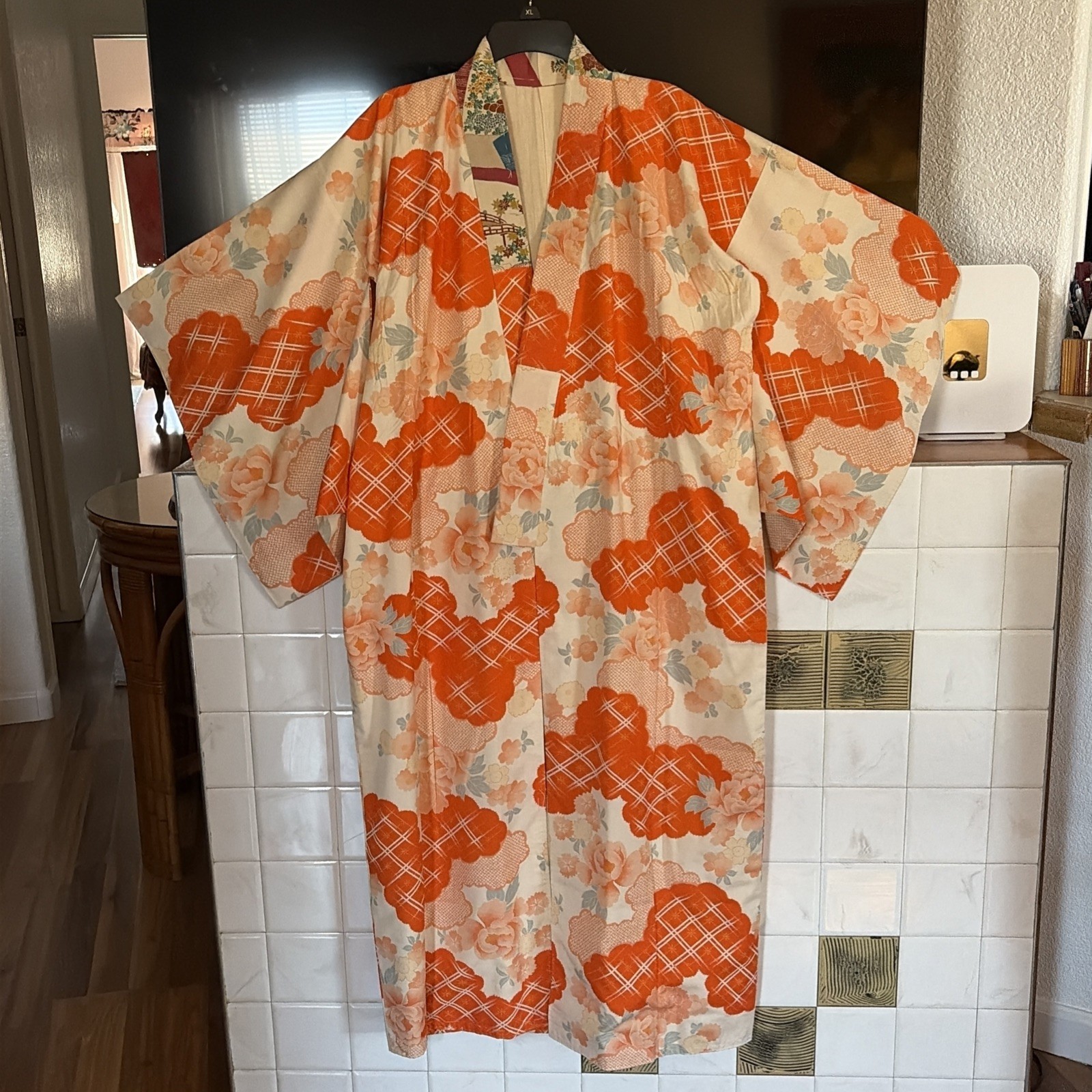Beautiful Estate Japanese Kimono Silk JUBAN Hand stitched. Lined muslin