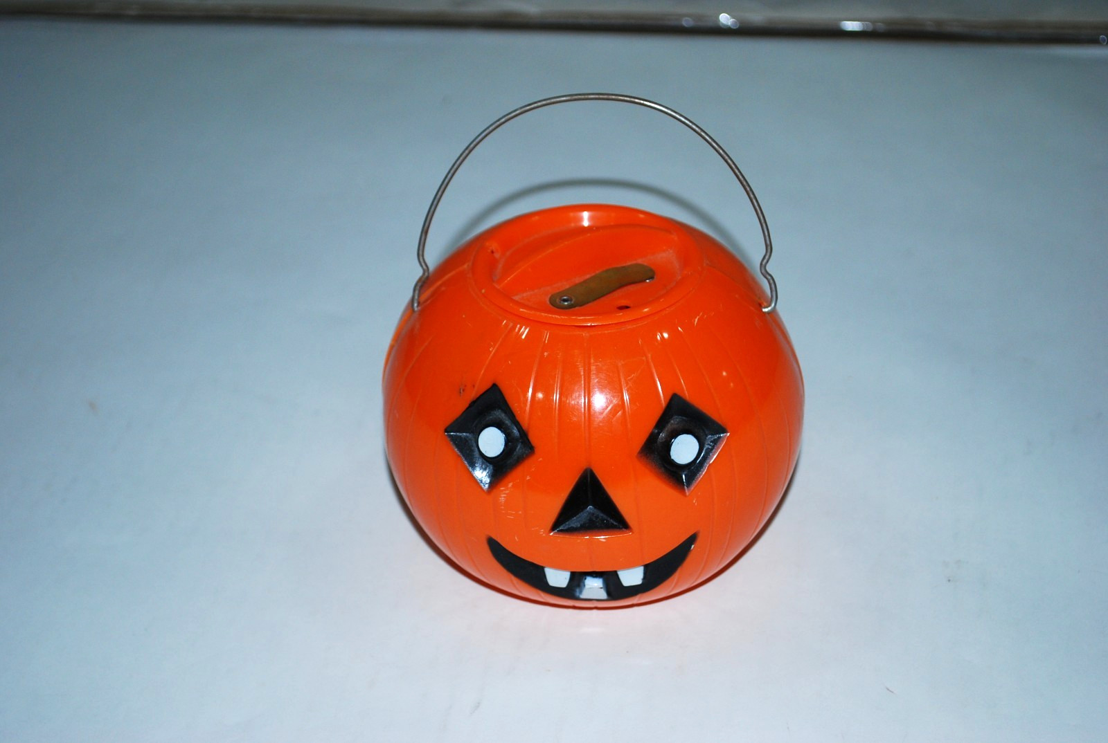 Vintage plastic Rosbro Halloween Pumpkin Lantern Miller Electric batt Not workin Vintage plastic Rosbro Halloween Pumpkin Lantern Miller Electric batt Not workin